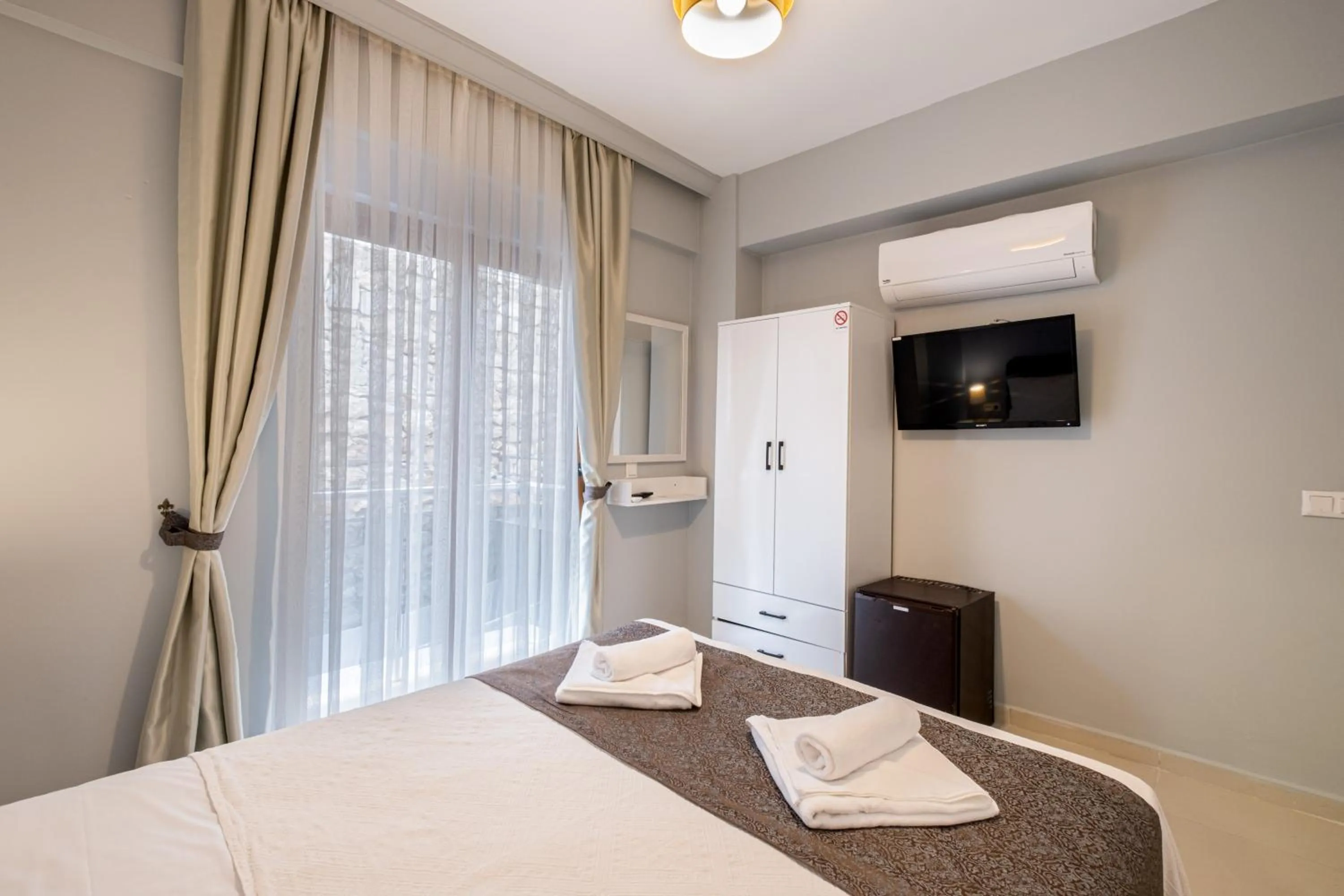 Photo of the whole room in Himm Hotel