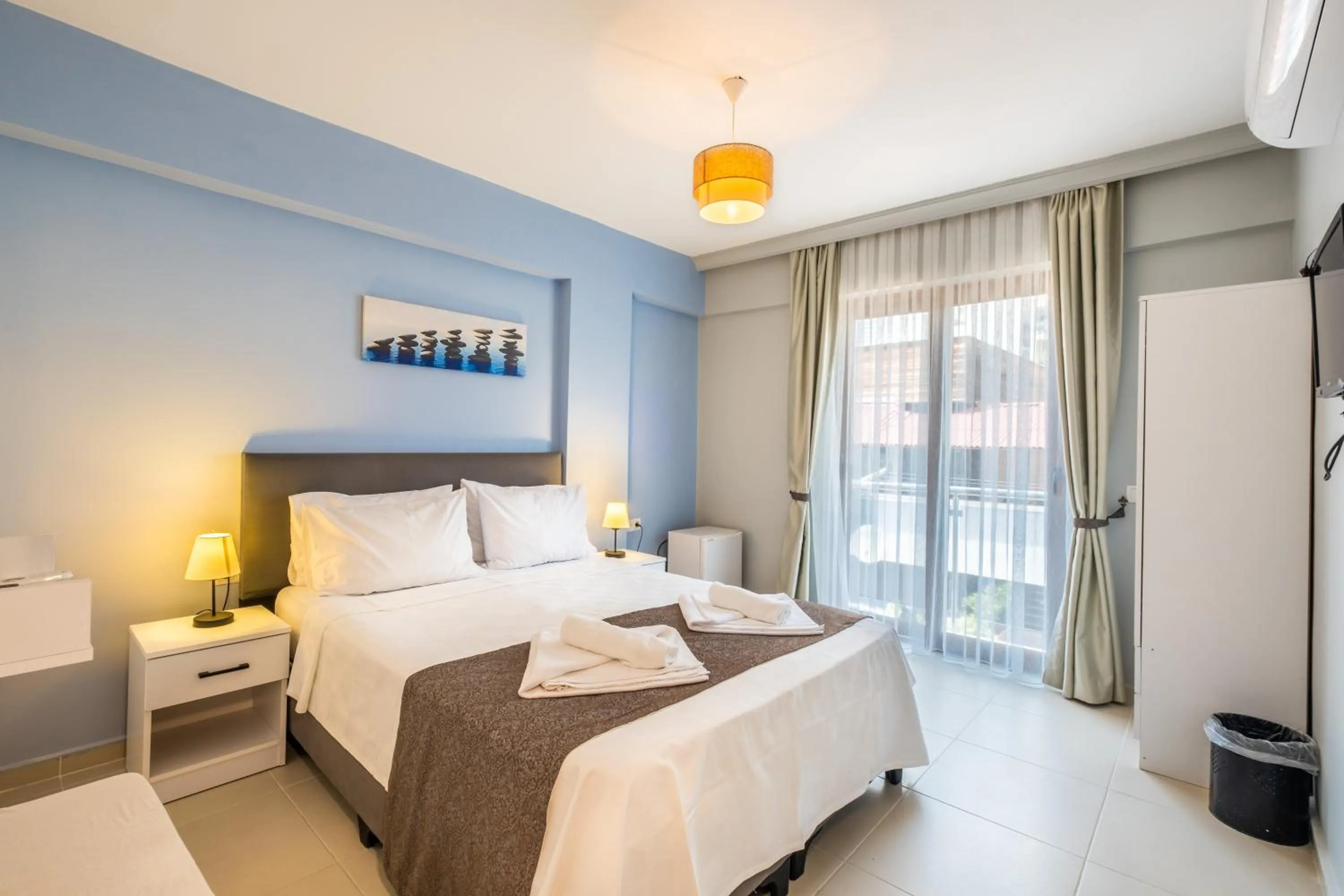 Photo of the whole room in Himm Hotel