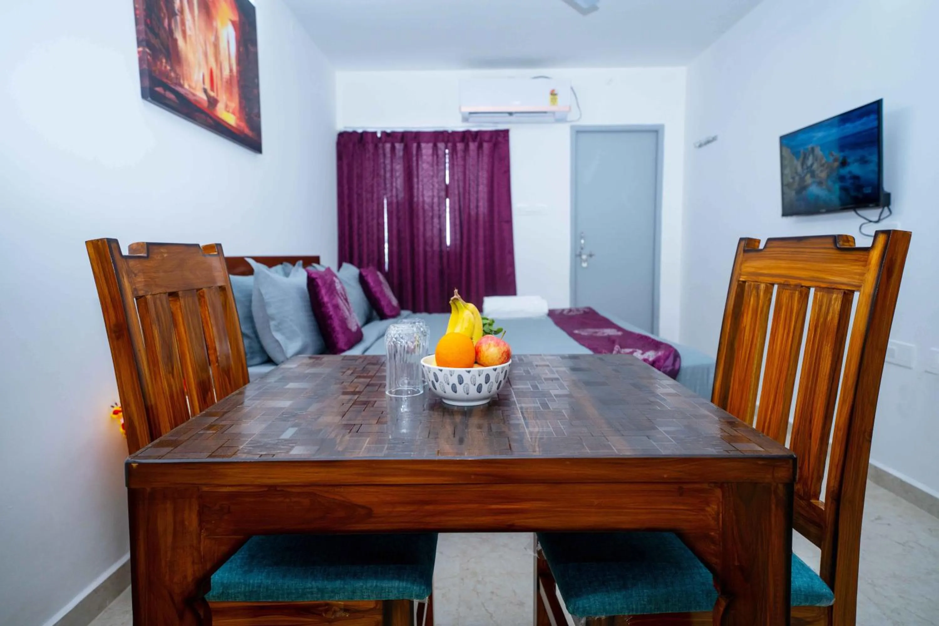 Dining area in Yellow Bells Studios And Suites