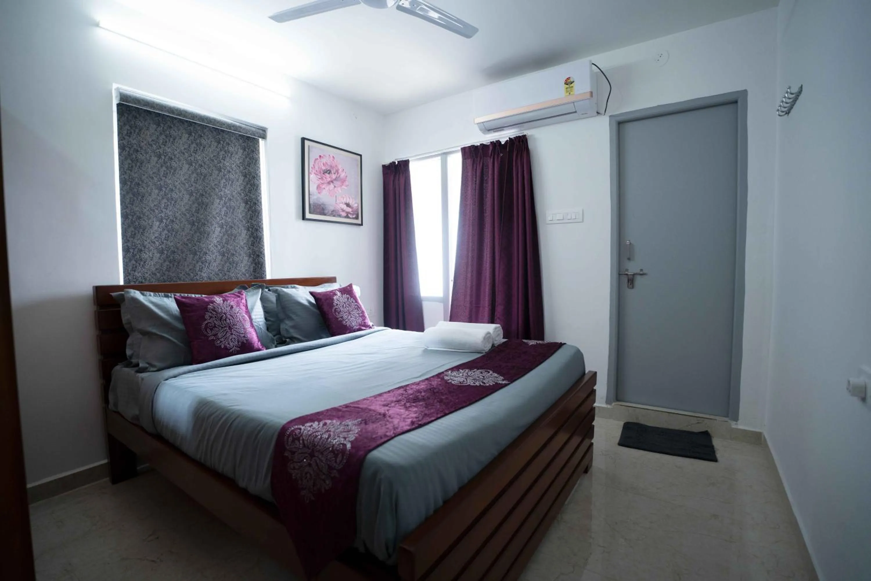 Bed in Yellow Bells Studios And Suites