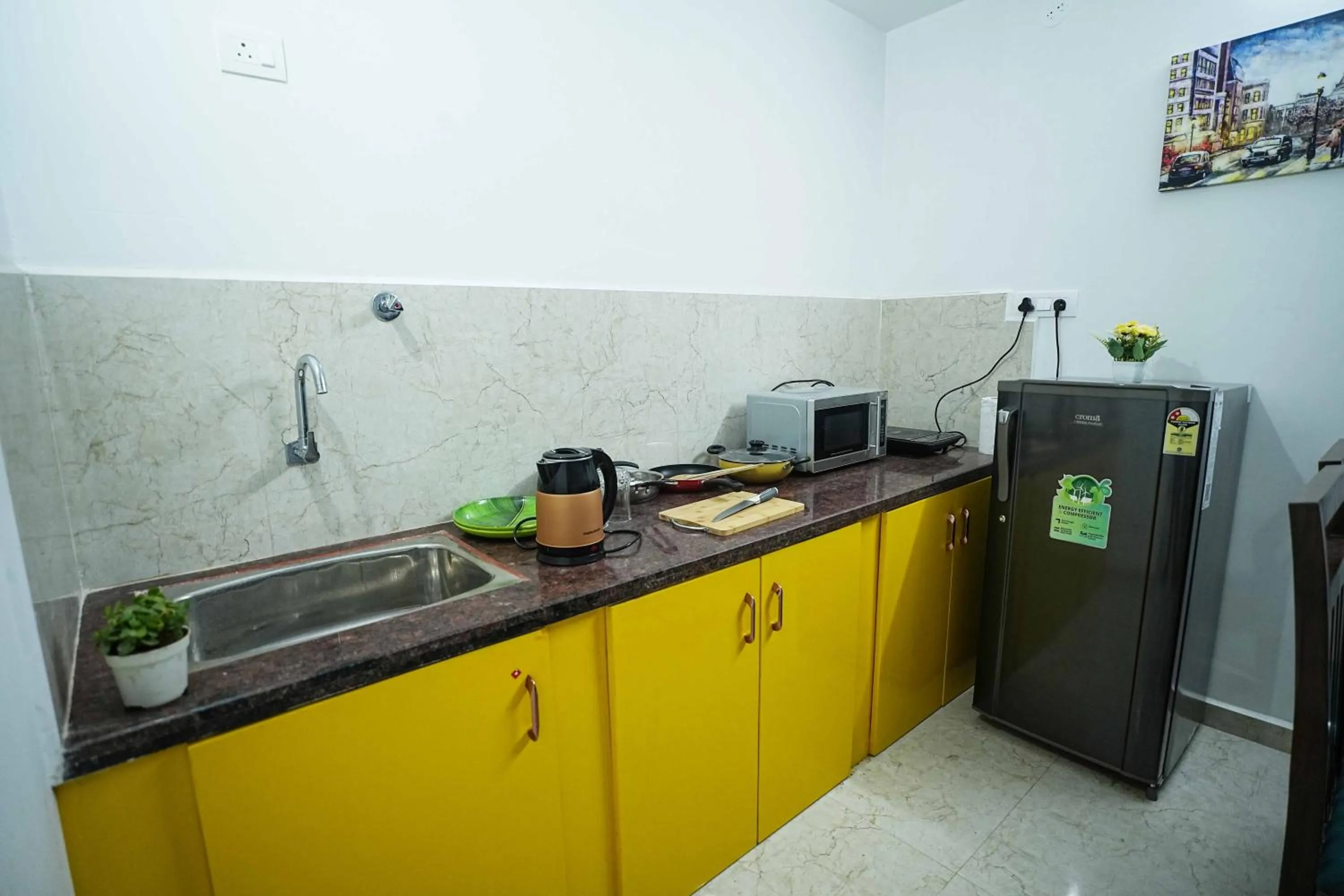 Kitchen or kitchenette in Yellow Bells Studios And Suites