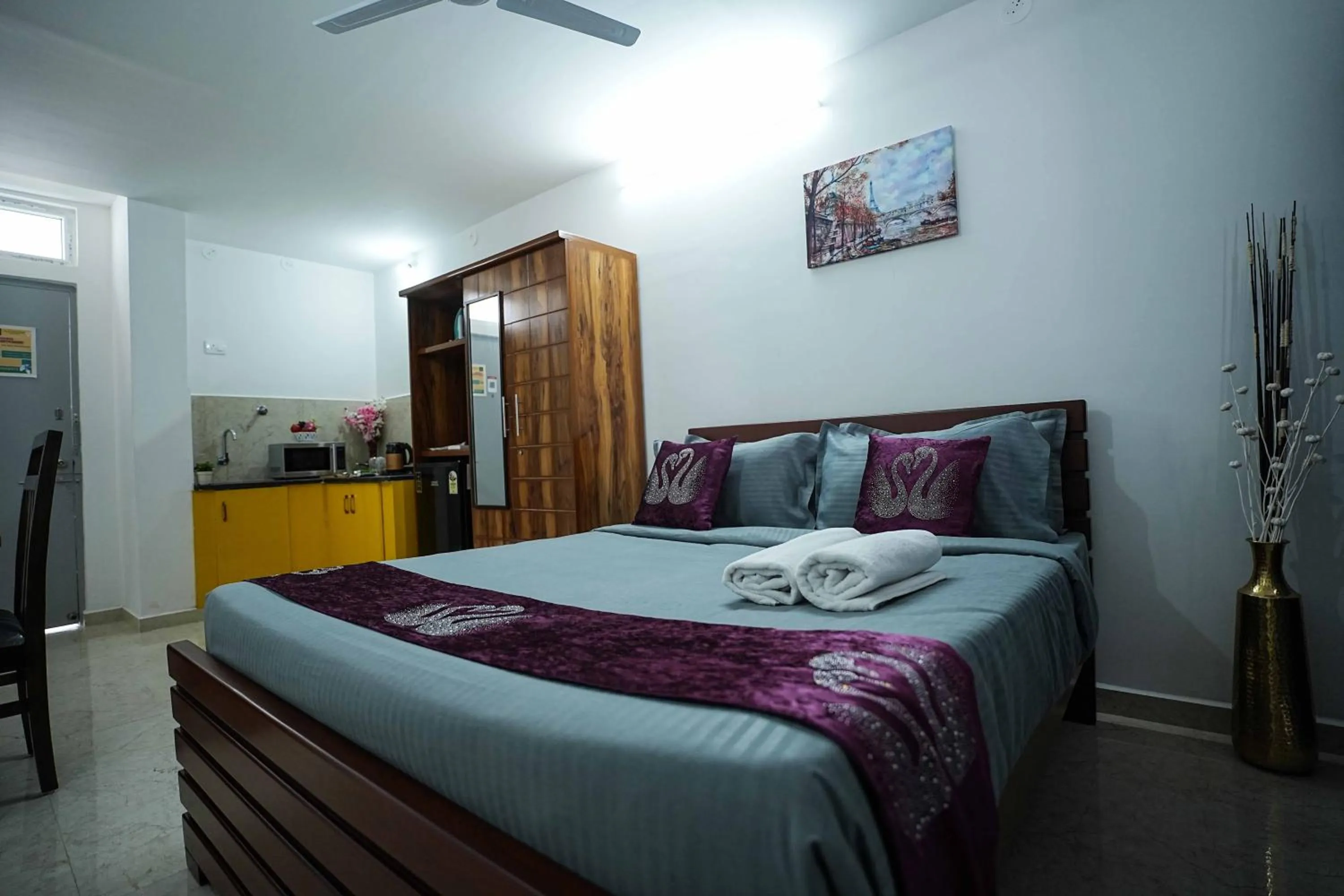 Bedroom, Bed in Yellow Bells Studios And Suites