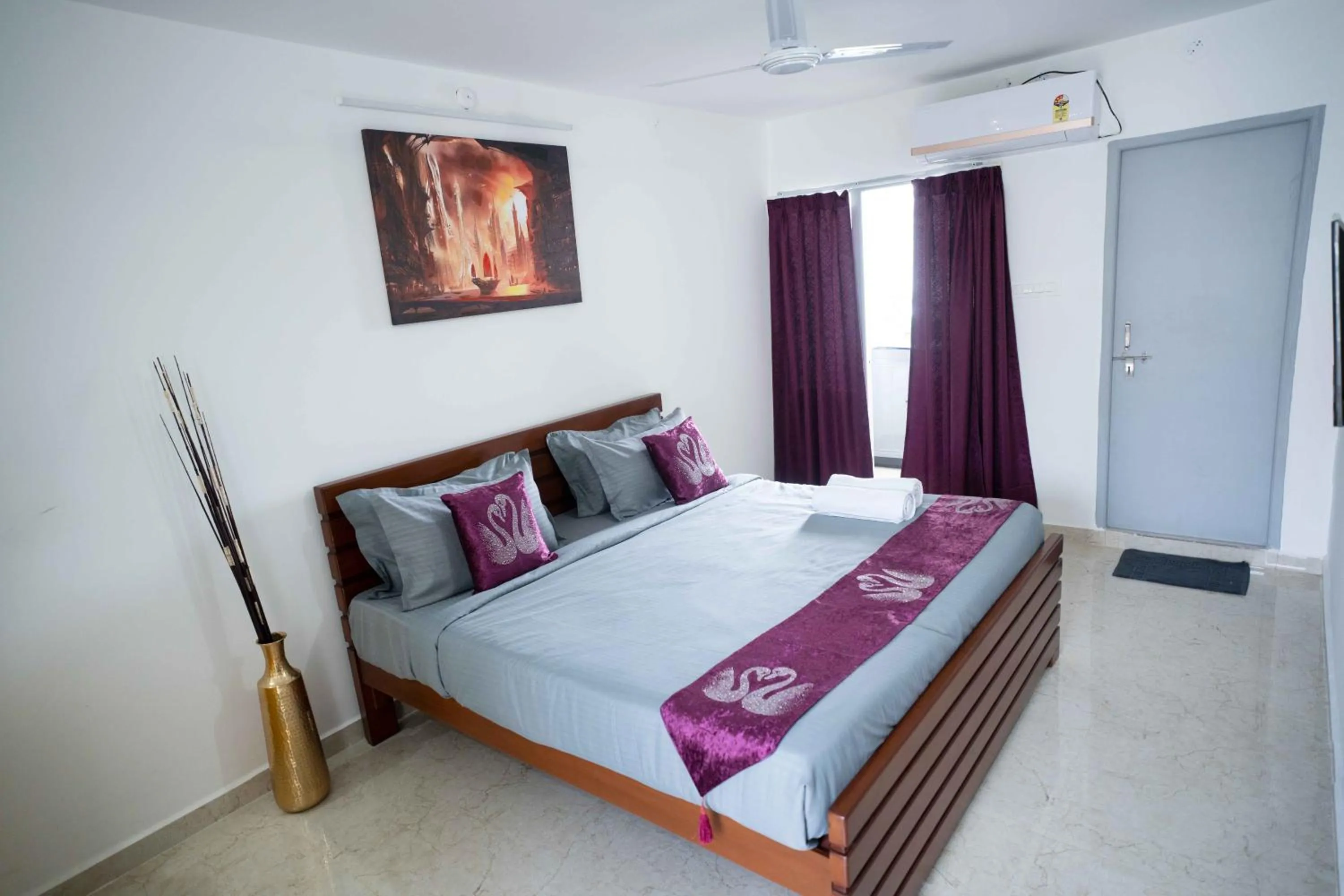 Bedroom, Bed in Yellow Bells Studios And Suites