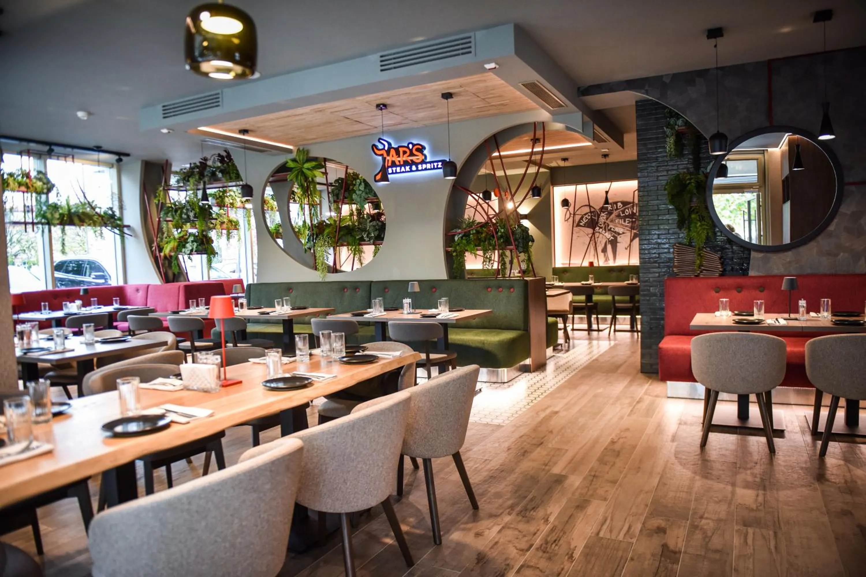 Exclusive Hotel & More