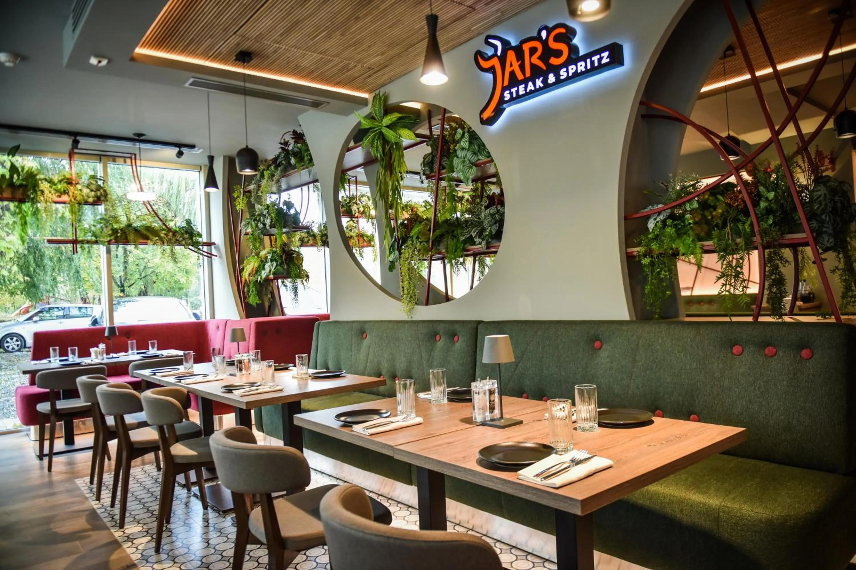 Exclusive Hotel & More