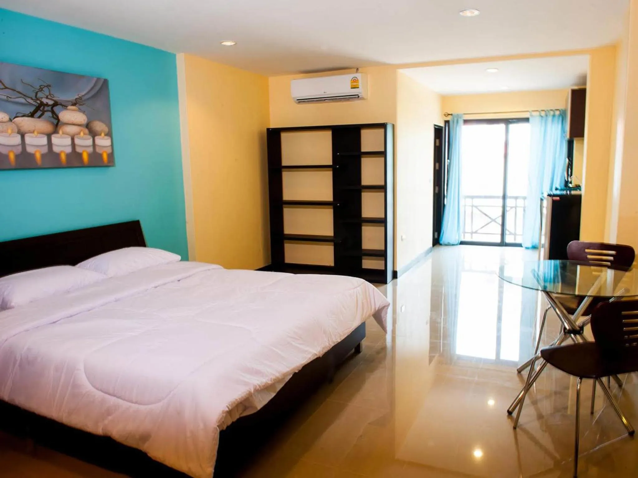 Photo of the whole room, Bed in Gecko Hotel