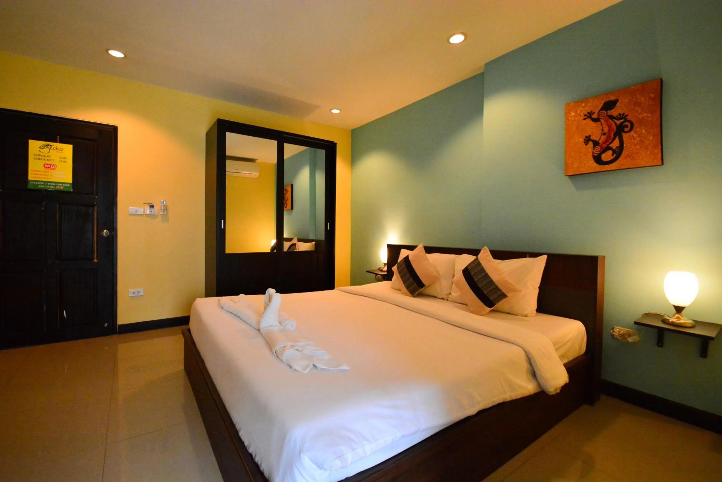 Photo of the whole room, Bed in Gecko Hotel