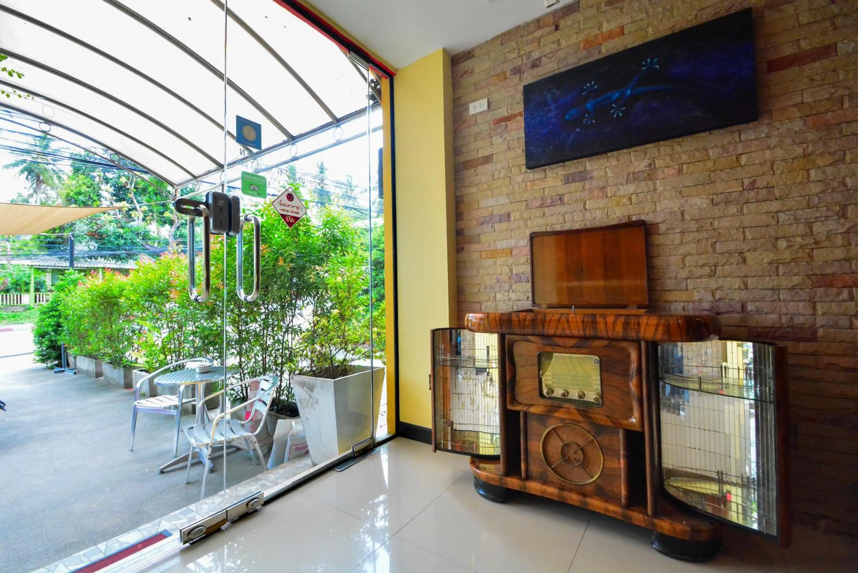 Facade/entrance in Gecko Hotel