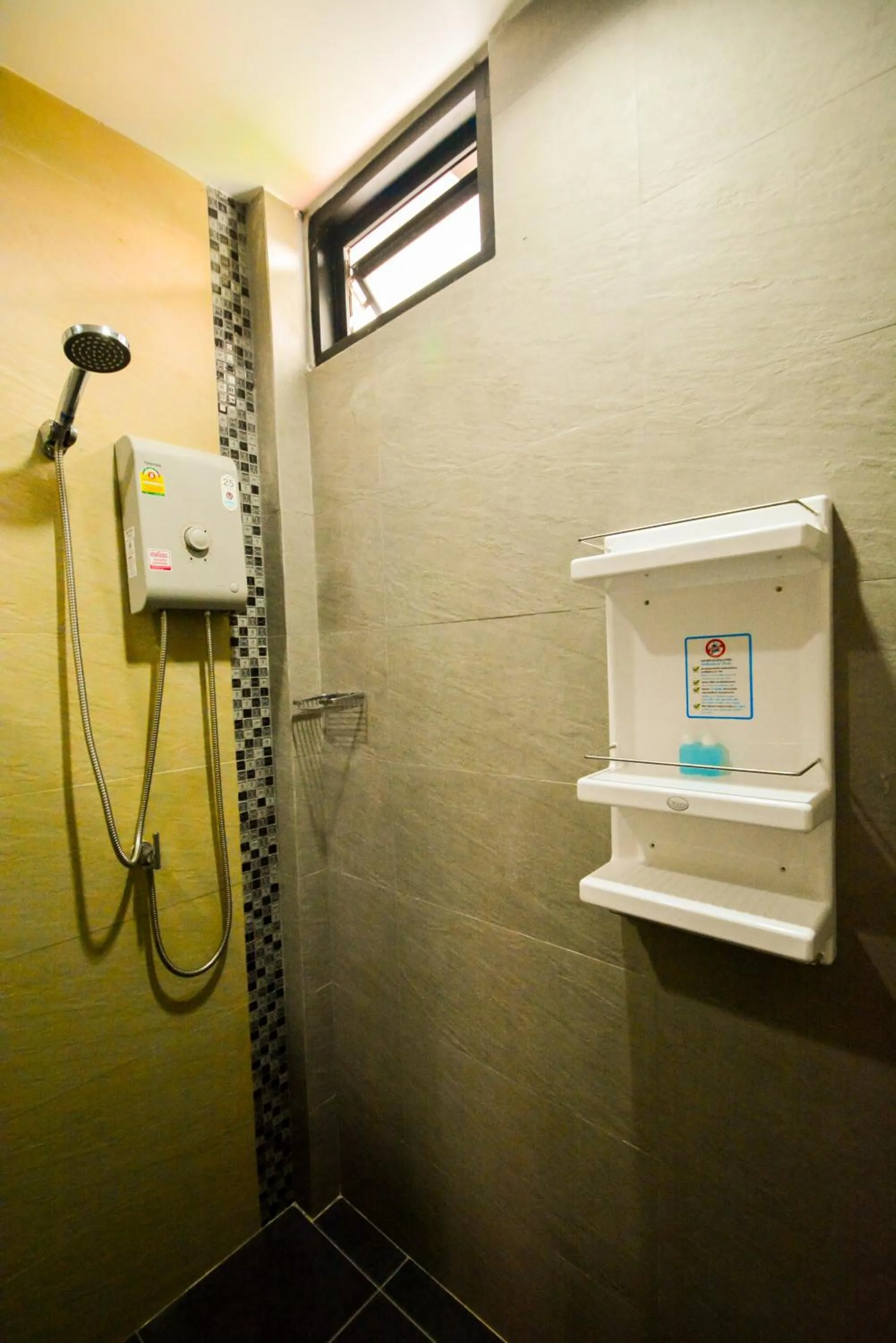 Shower in Gecko Hotel