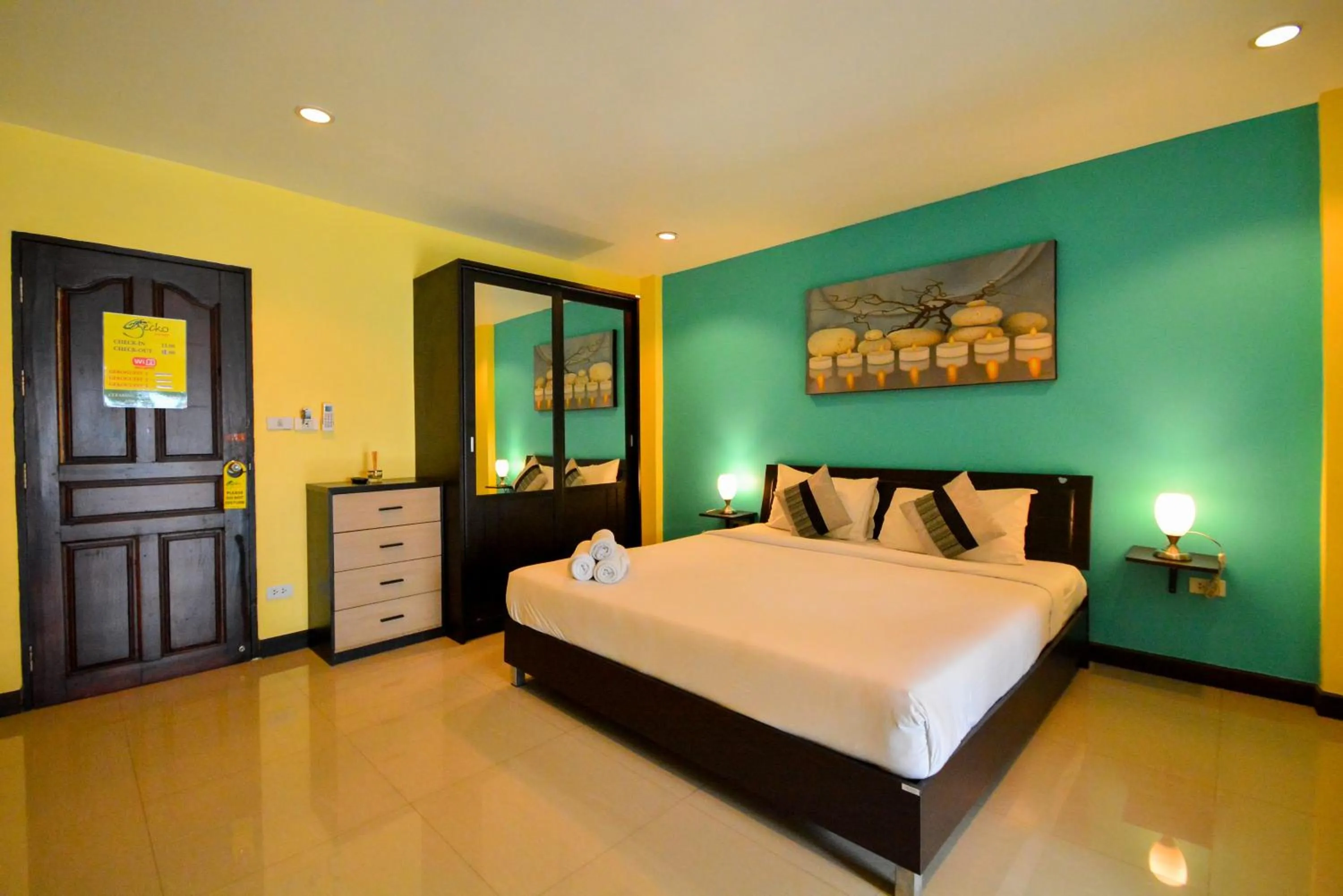 Photo of the whole room, Bed in Gecko Hotel