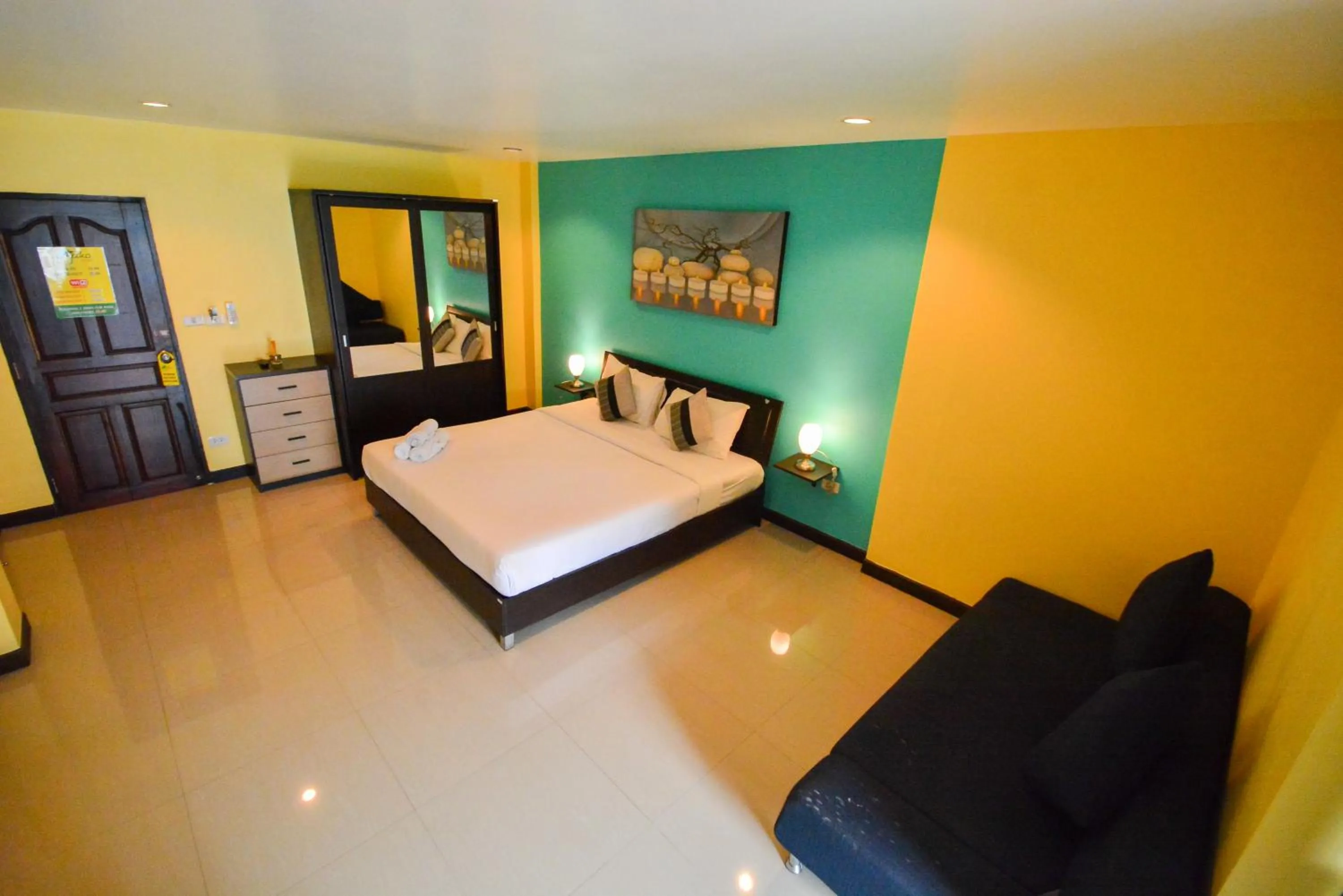 Photo of the whole room, Bed in Gecko Hotel