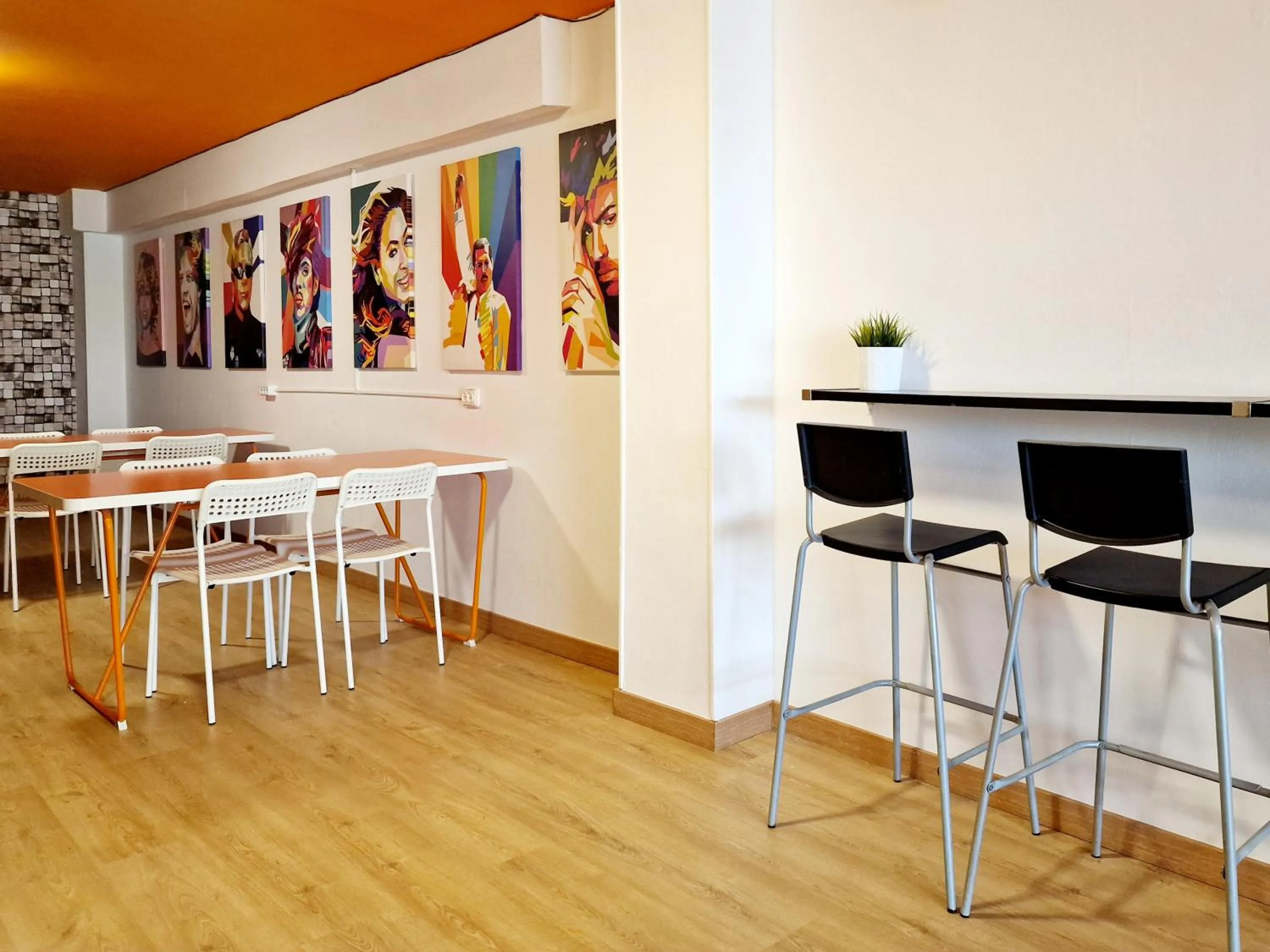 Dining area in Arc House Barcelona