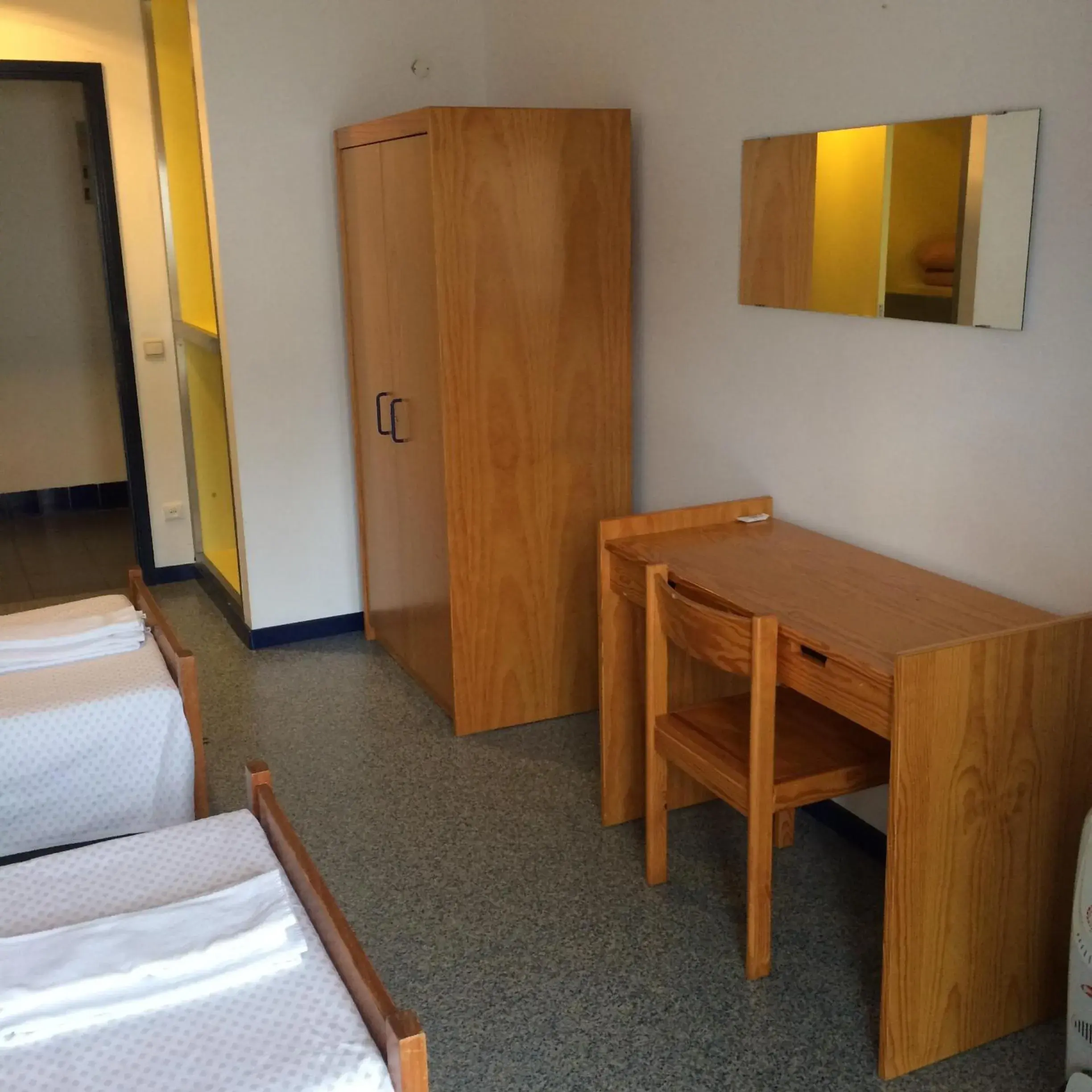 Standard Twin Room with Shared Bathroom in HI Beja - Pousada de Juventude Standard Twin Room with Shared Bathroom in HI Beja - Pousada de Juventude