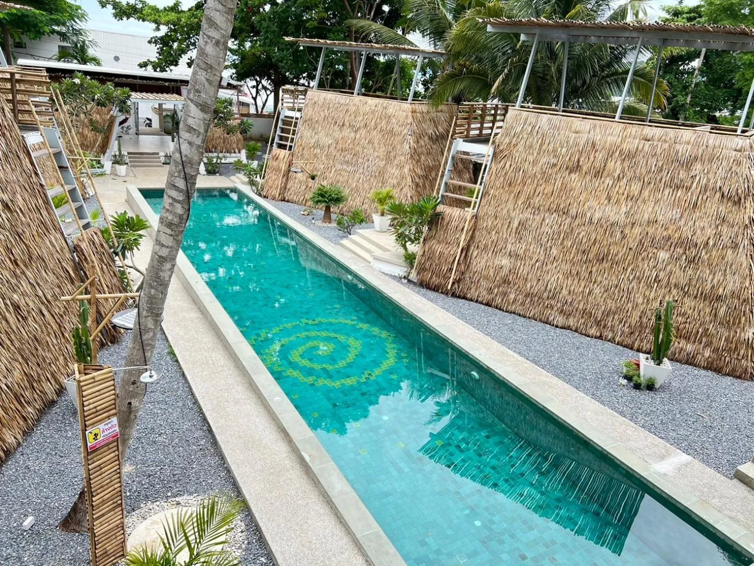 Swimming pool in Chill Lay Resort Donsak