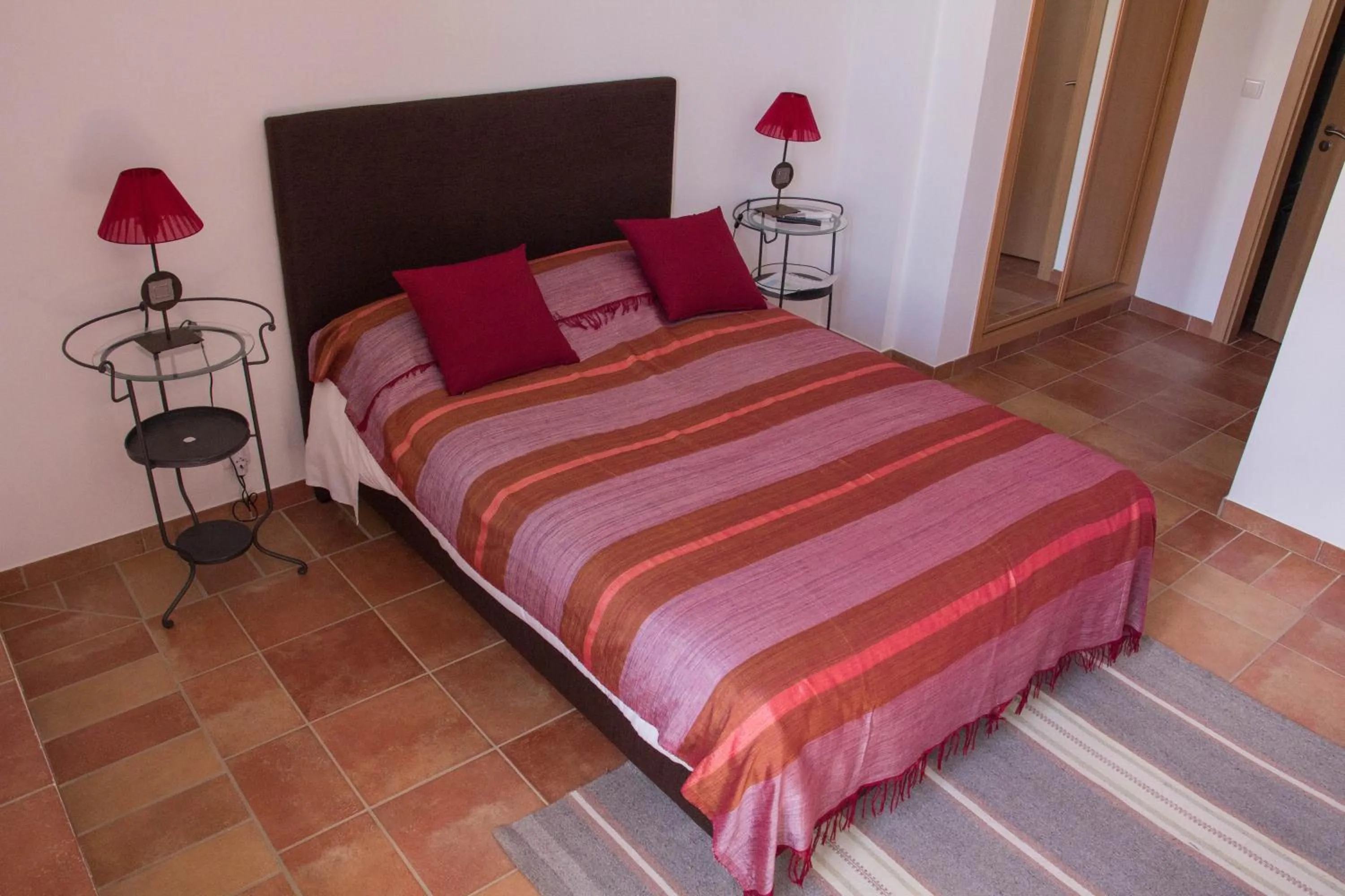 Photo of the whole room, Bed in Casas da Moagem