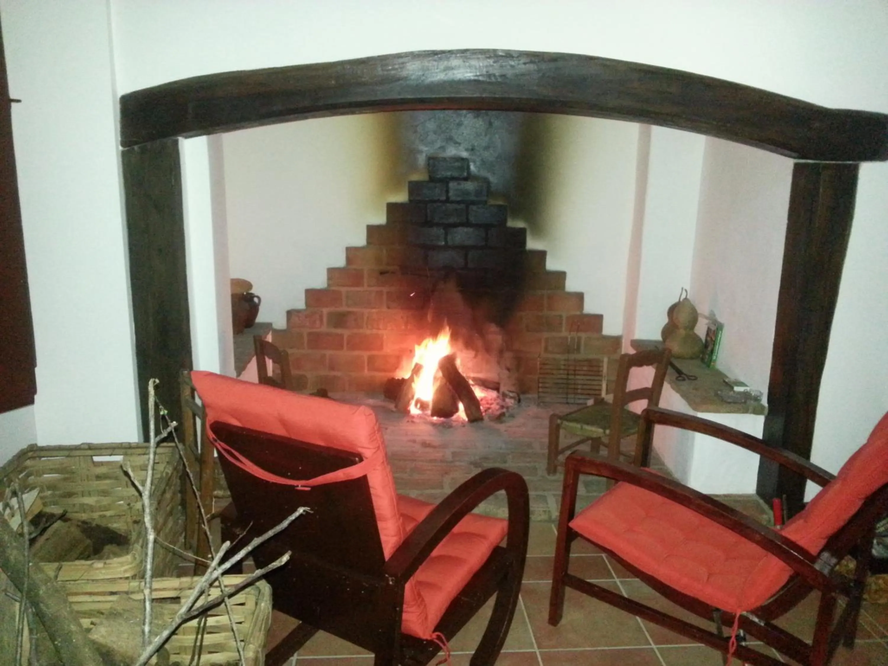 Communal lounge/ TV room in Casas da Moagem