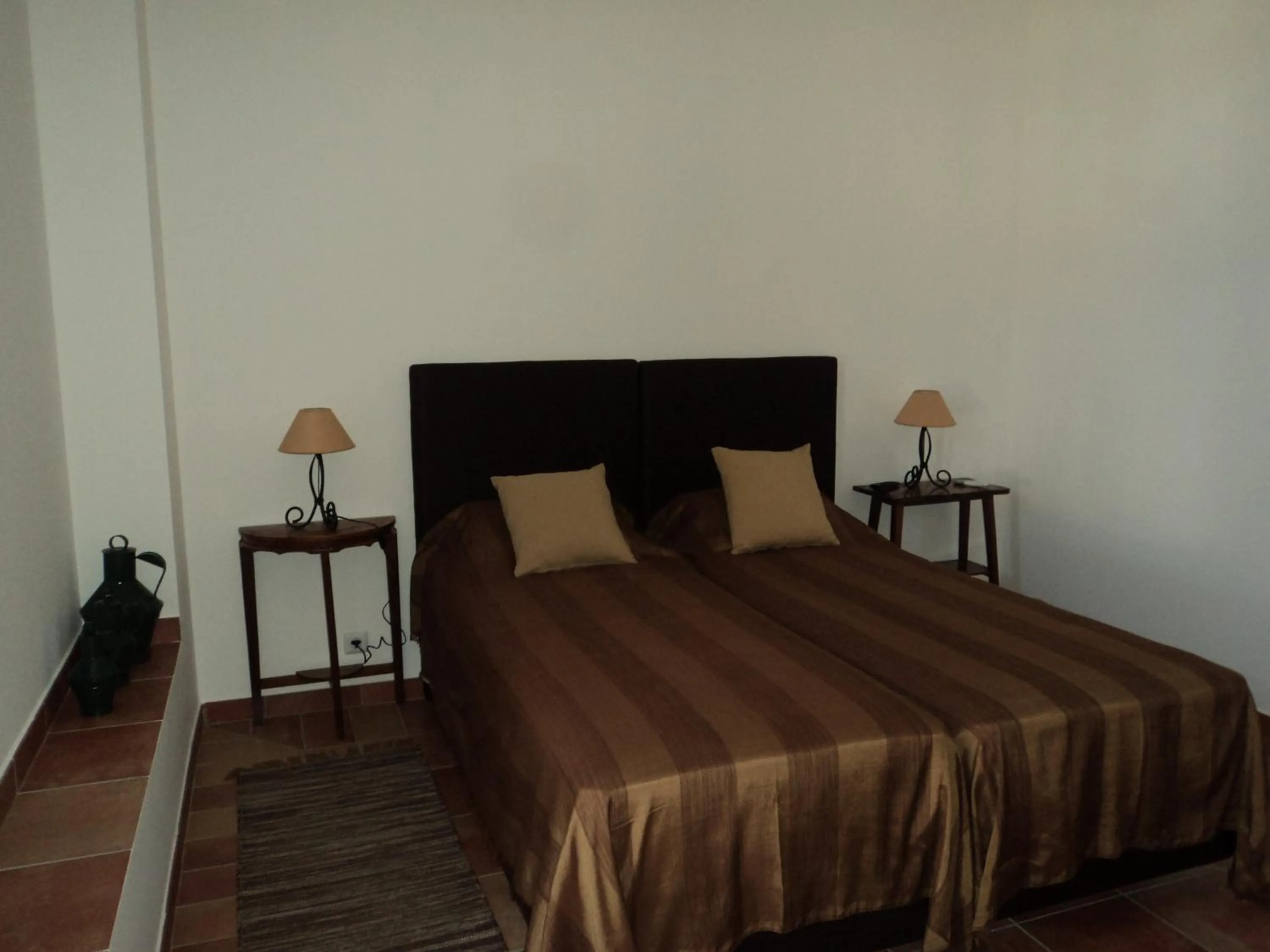 Photo of the whole room, Bed in Casas da Moagem