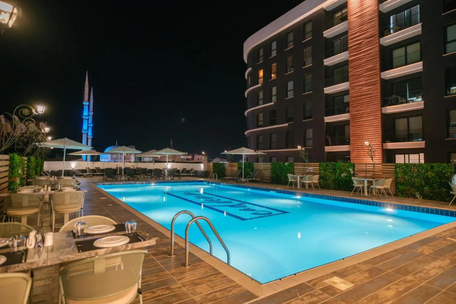 Swimming pool in Caddem Inn Hotel