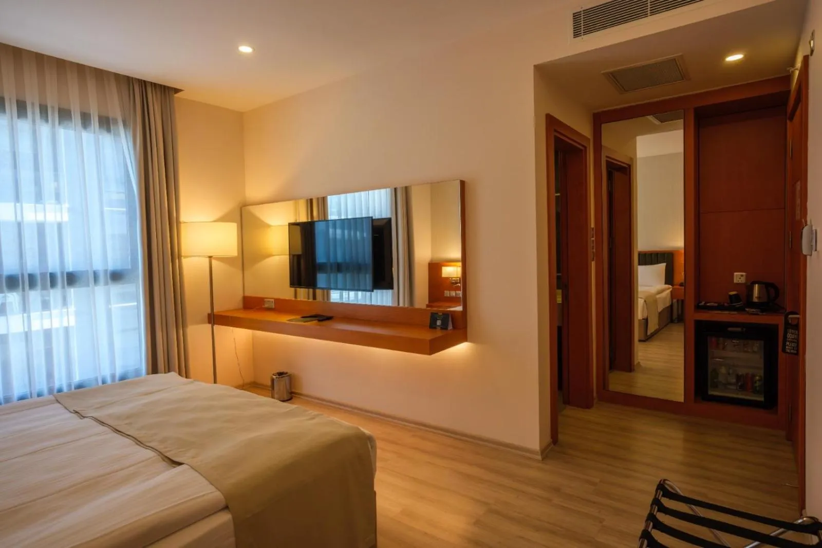 Bed in Caddem Inn Hotel