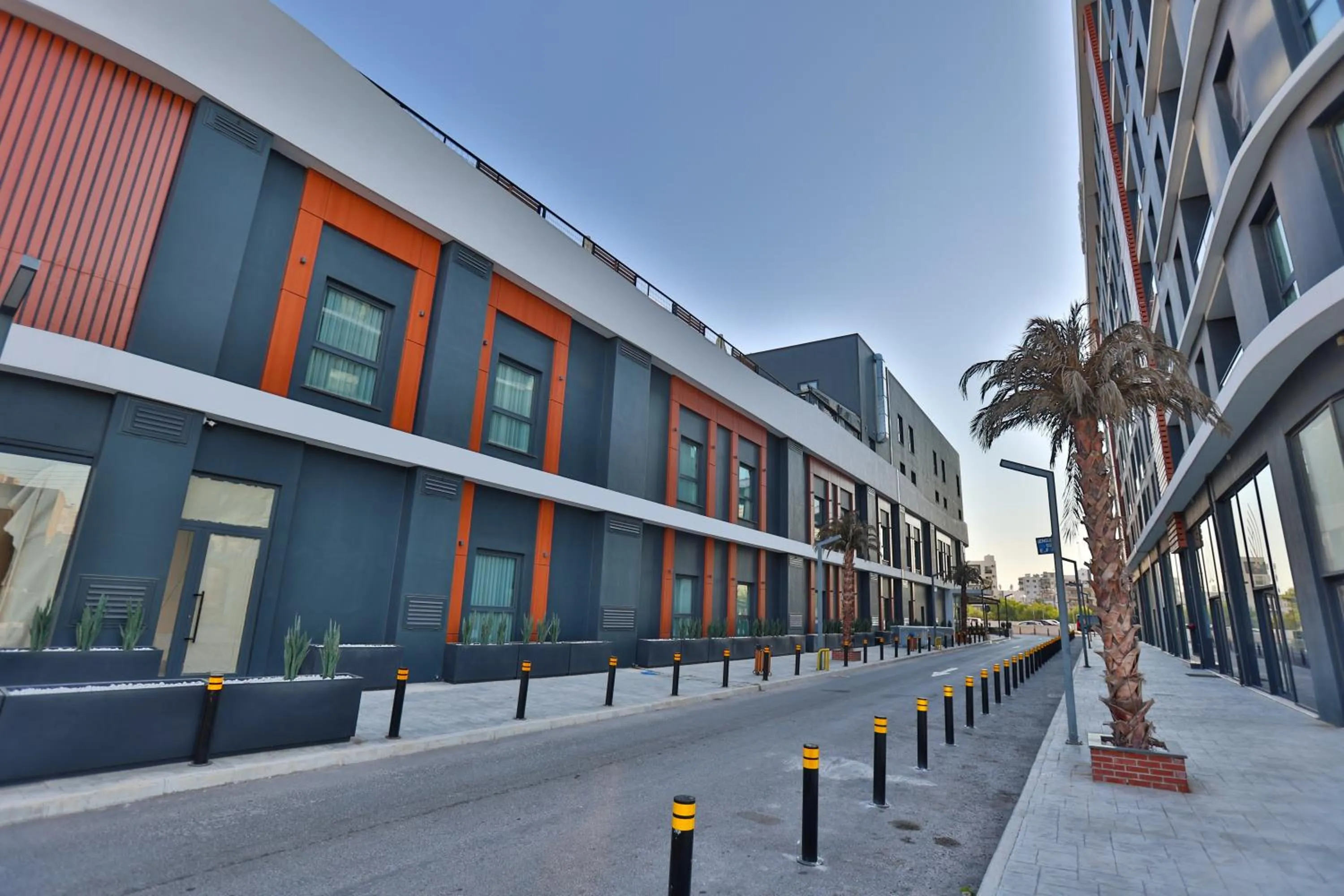 Property building in Caddem Inn Hotel