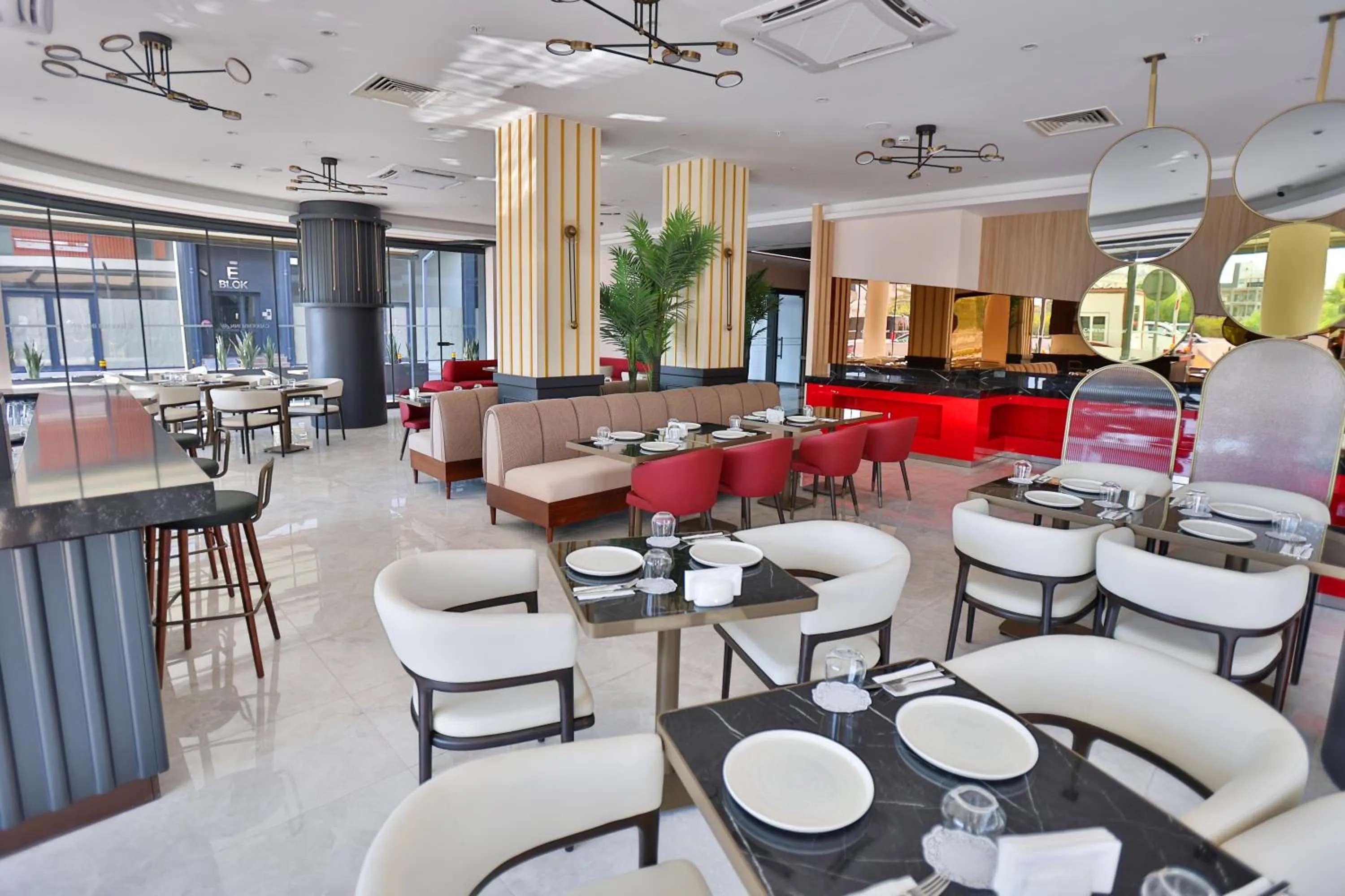 Restaurant/places to eat in Caddem Inn Hotel