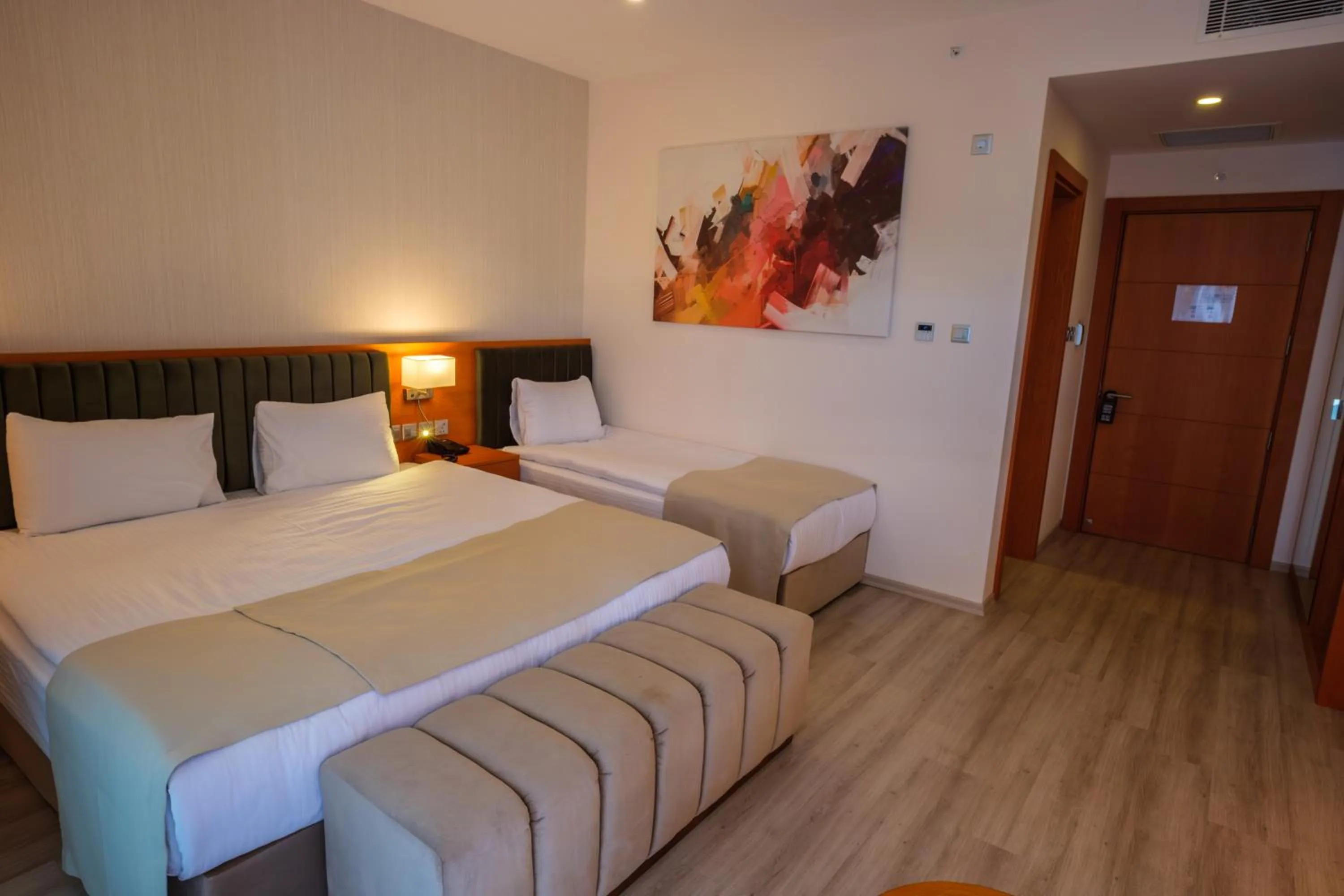 Bed in Caddem Inn Hotel