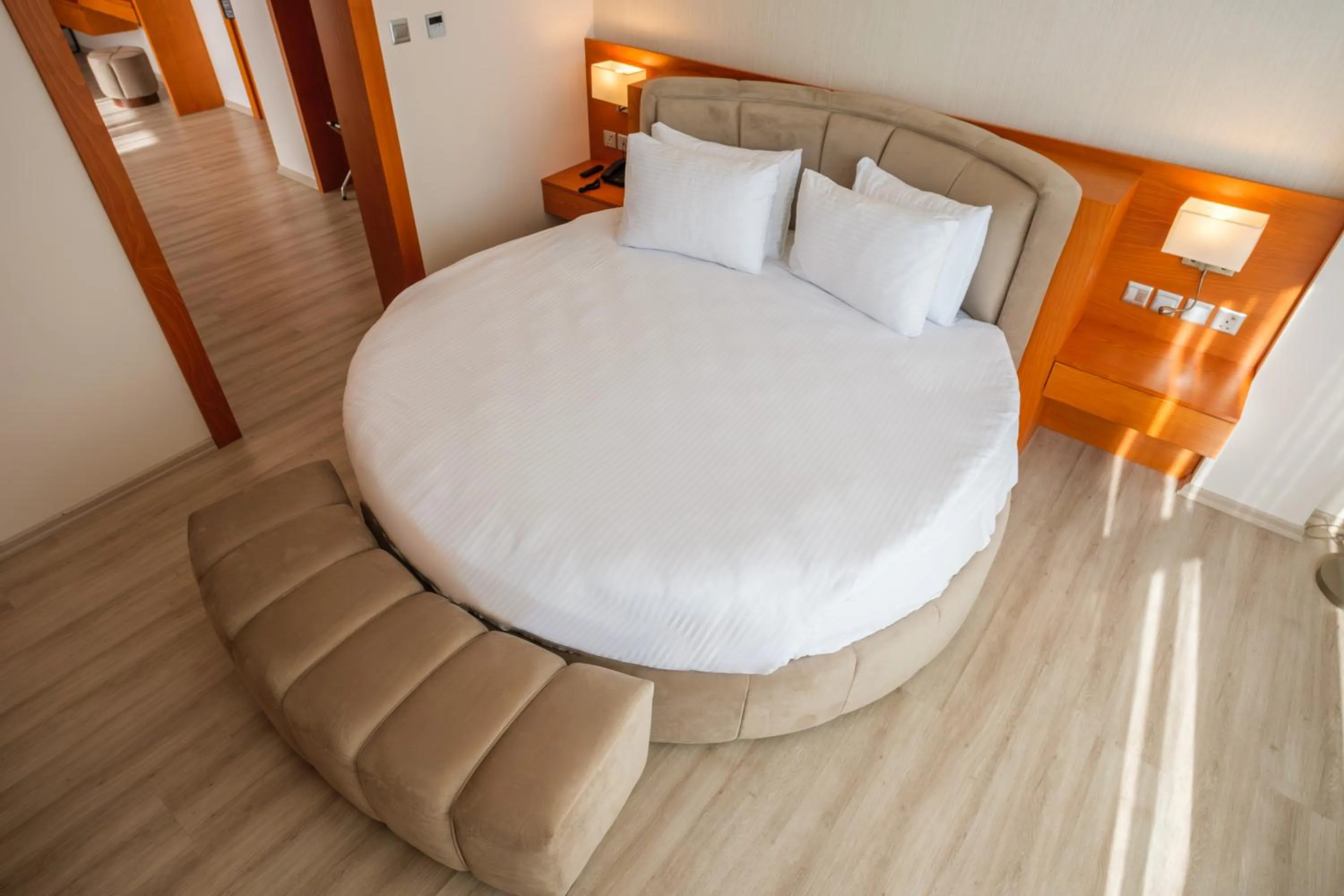 Bed in Caddem Inn Hotel