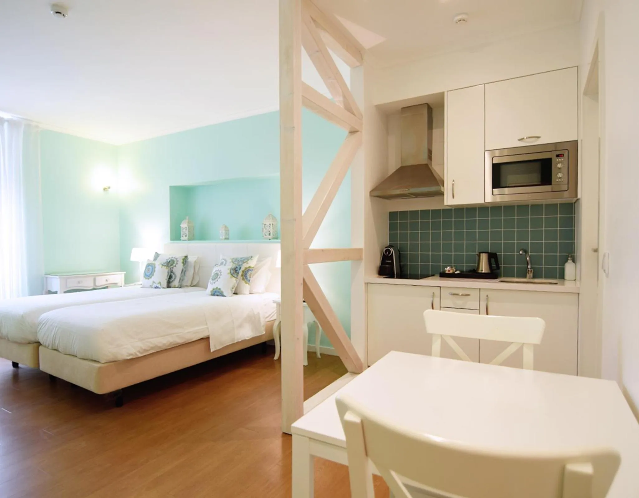 Kitchen or kitchenette, Bed in Rossio Apartments