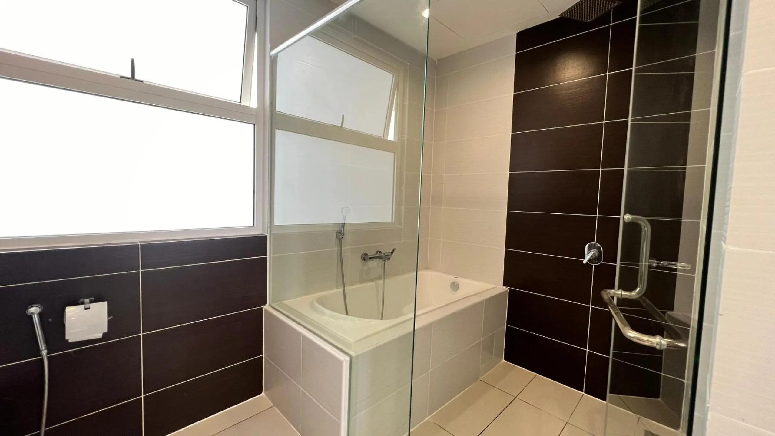 Encorp Marina 2 BR,6pax with bathtub