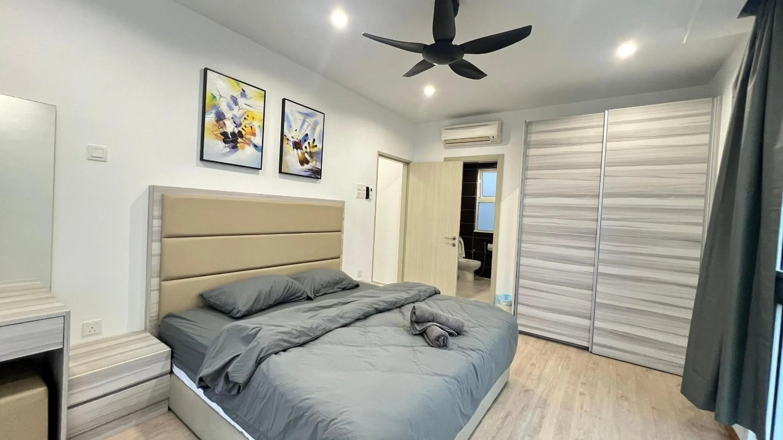 Bed in Encorp Marina 2 BR,6pax with bathtub