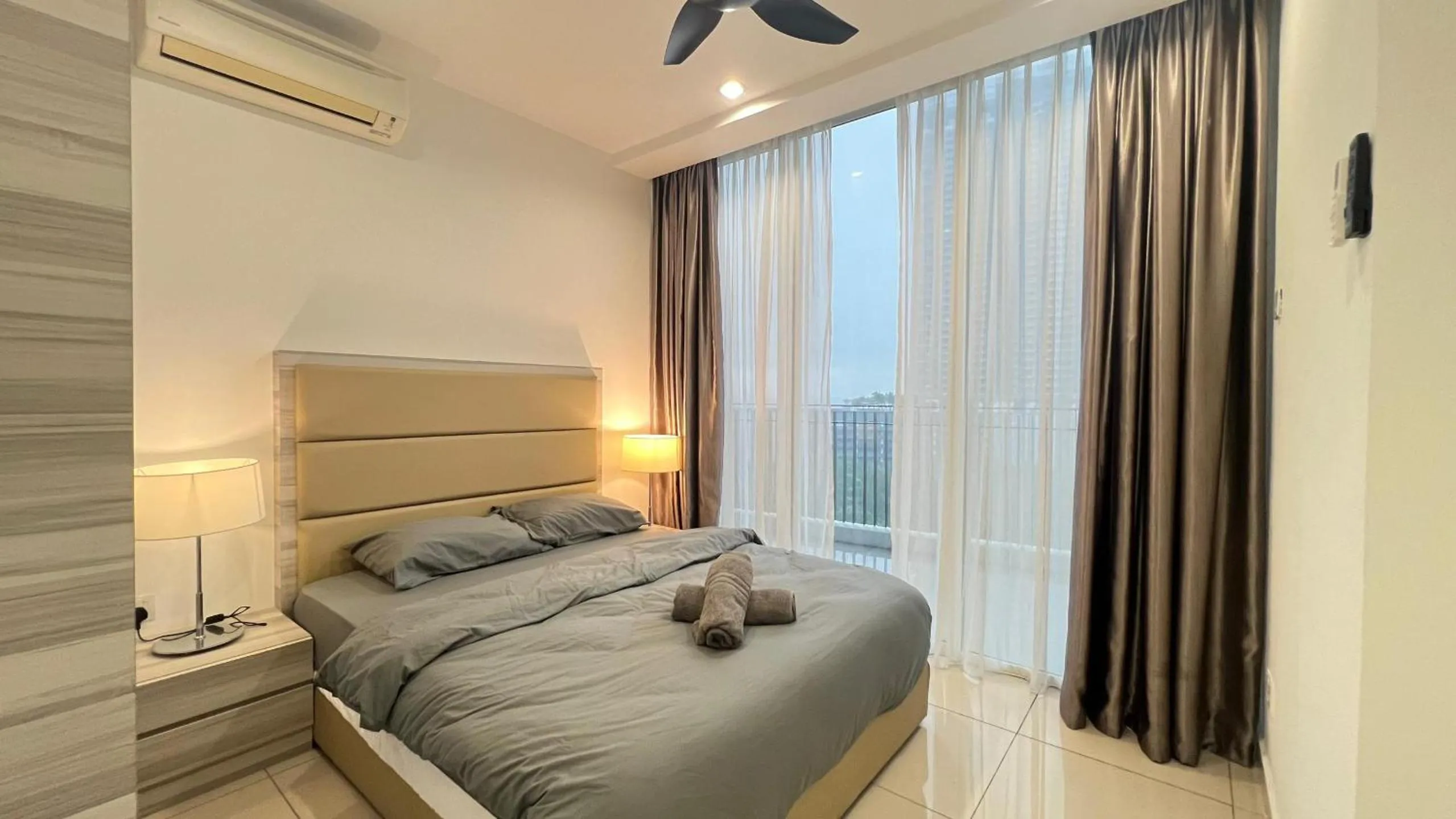 Bed in Encorp Marina 2 BR,6pax with bathtub