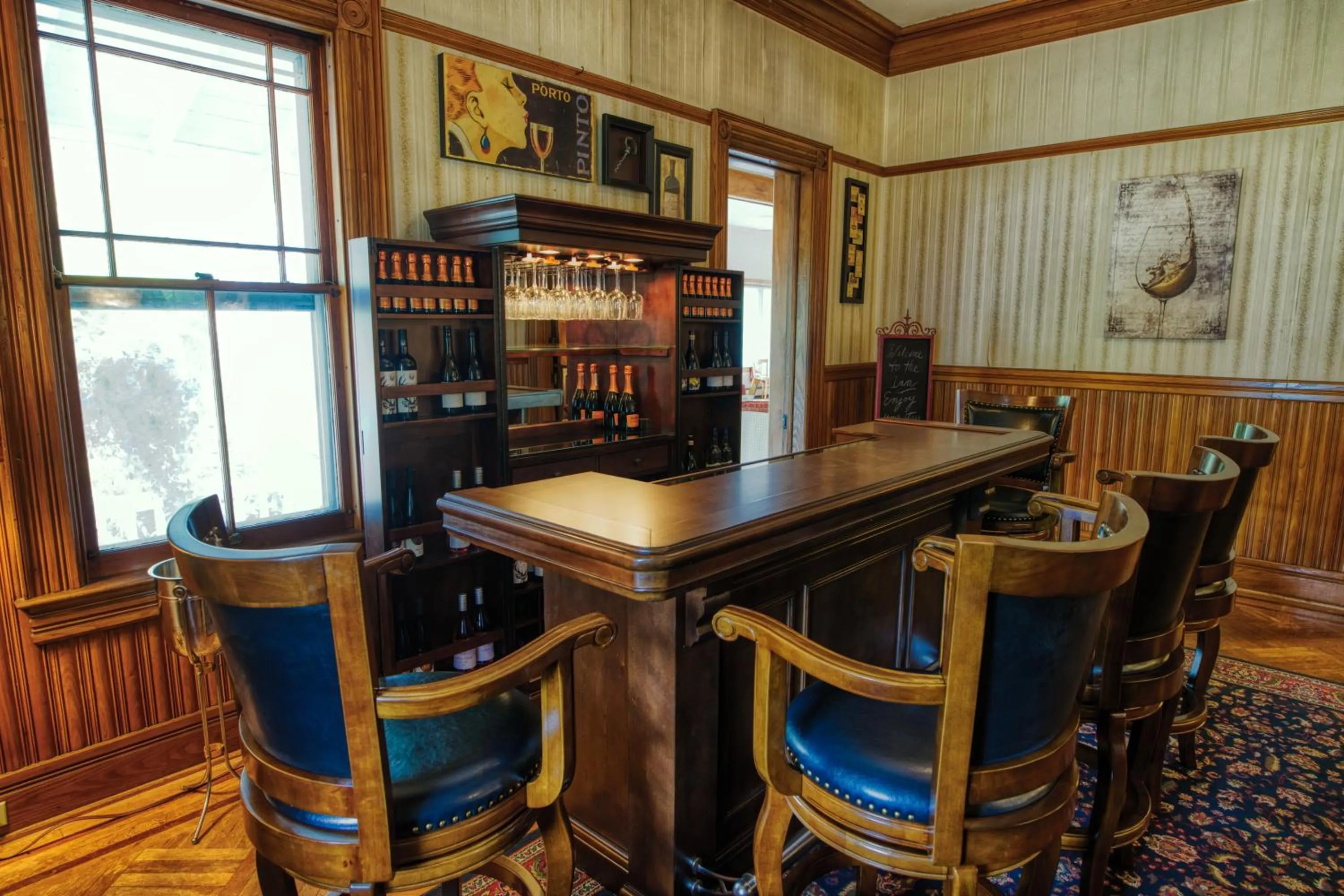 Lounge or bar in Rockwell Falls Inn and Wine Bar