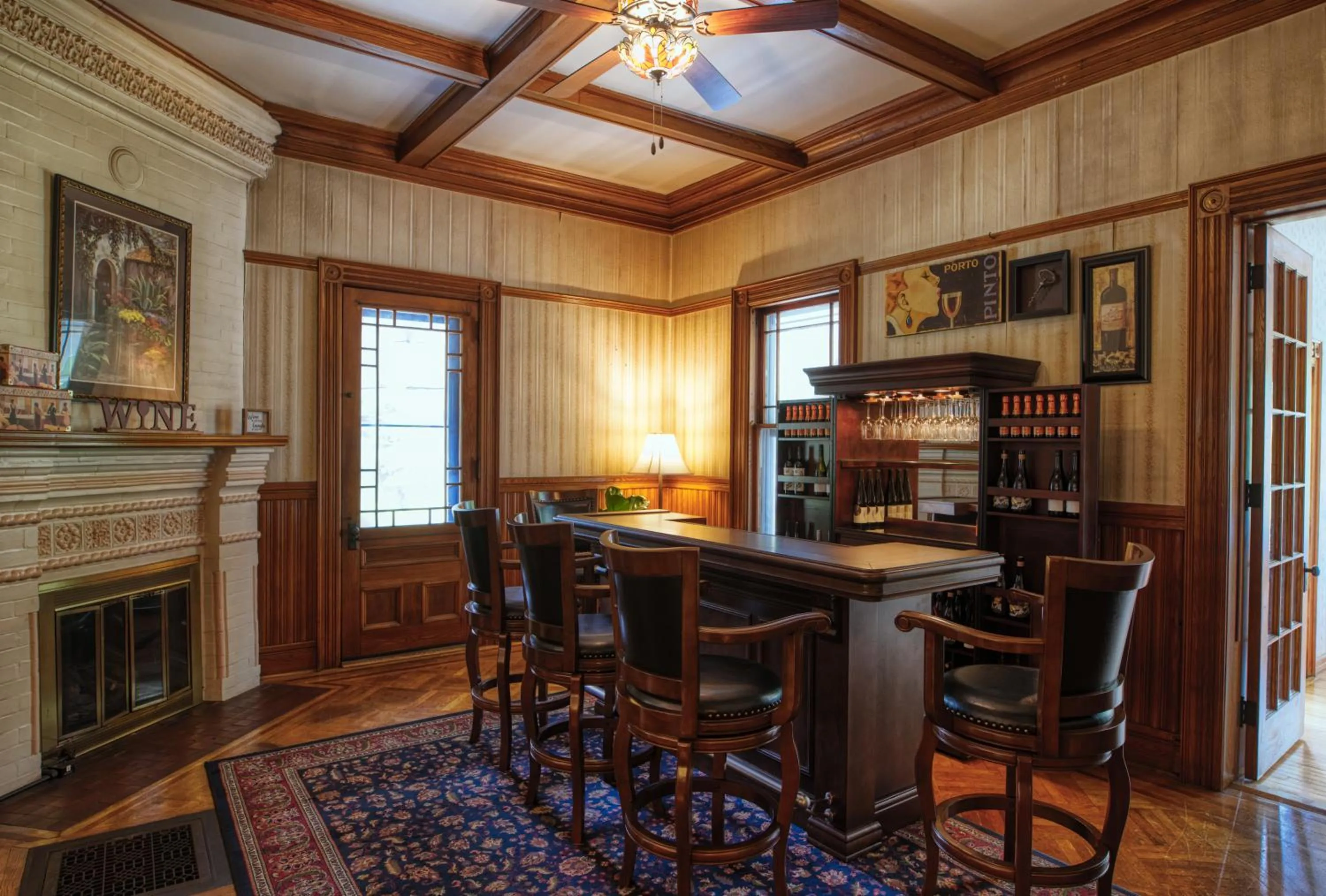 Lounge or bar in Rockwell Falls Inn and Wine Bar