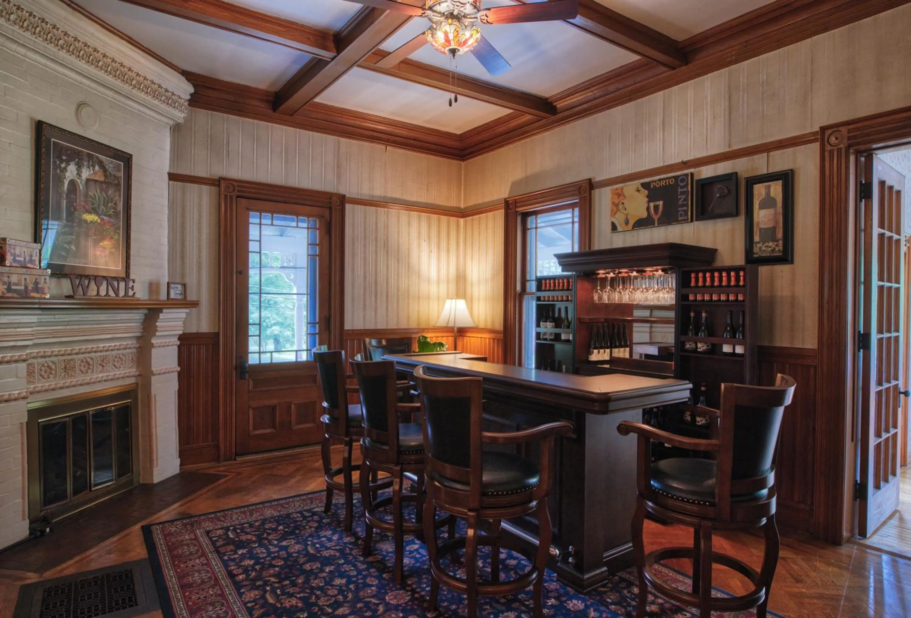 Lounge or bar in Rockwell Falls Inn and Wine Bar