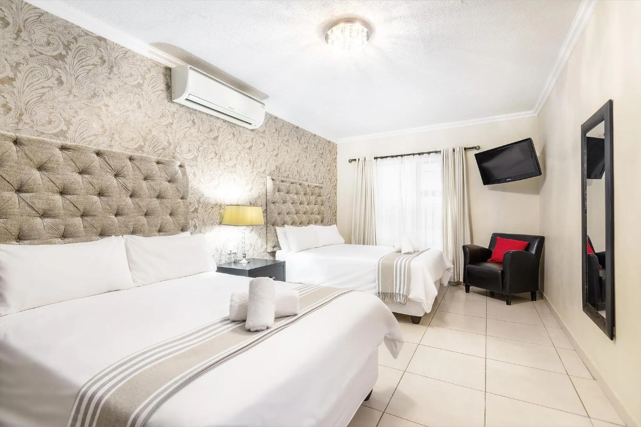 Family, Bed in Auas City Hotel