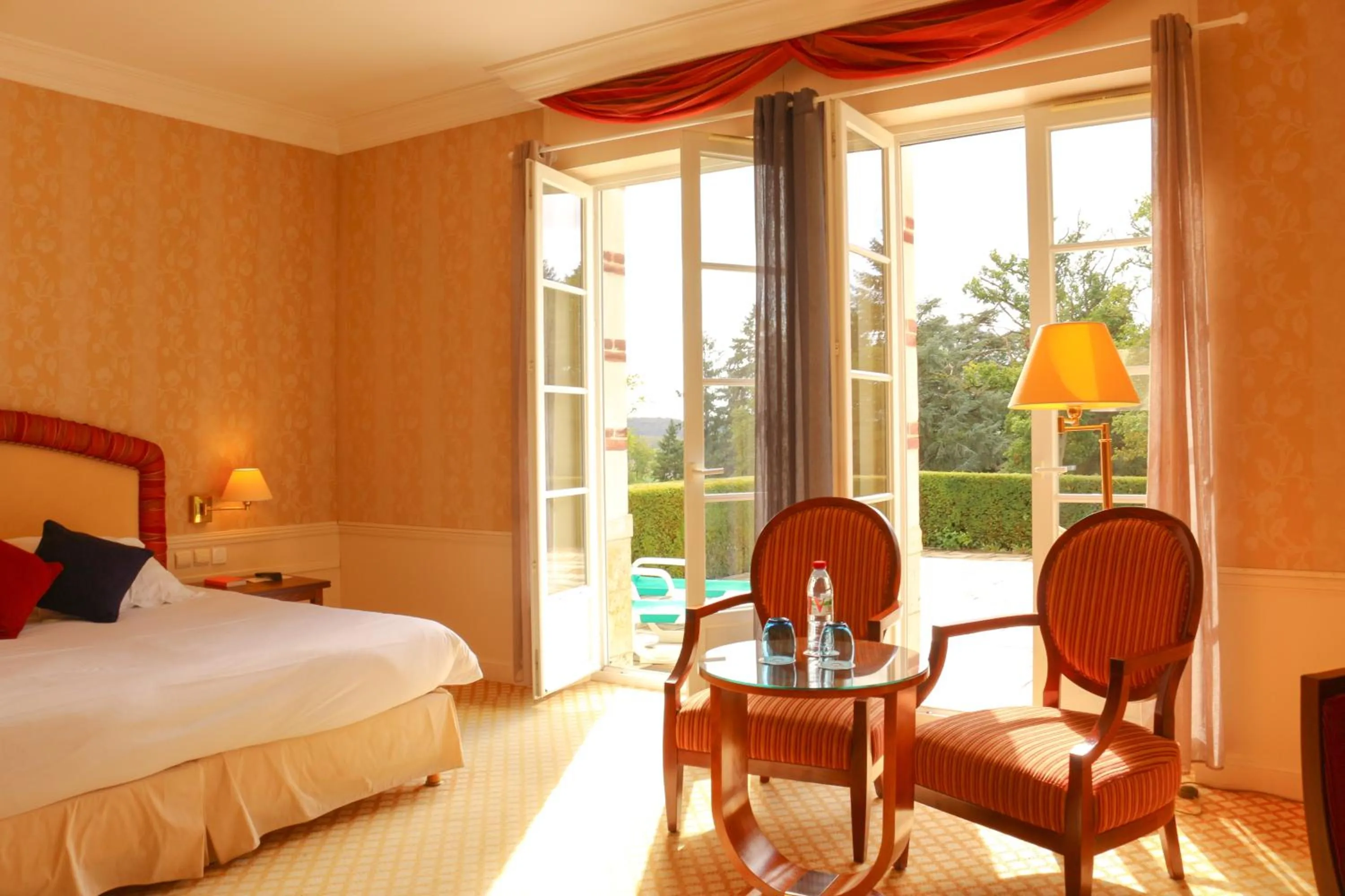 Garden view, Bed in Le Domaine des Roches, Hotel & Spa