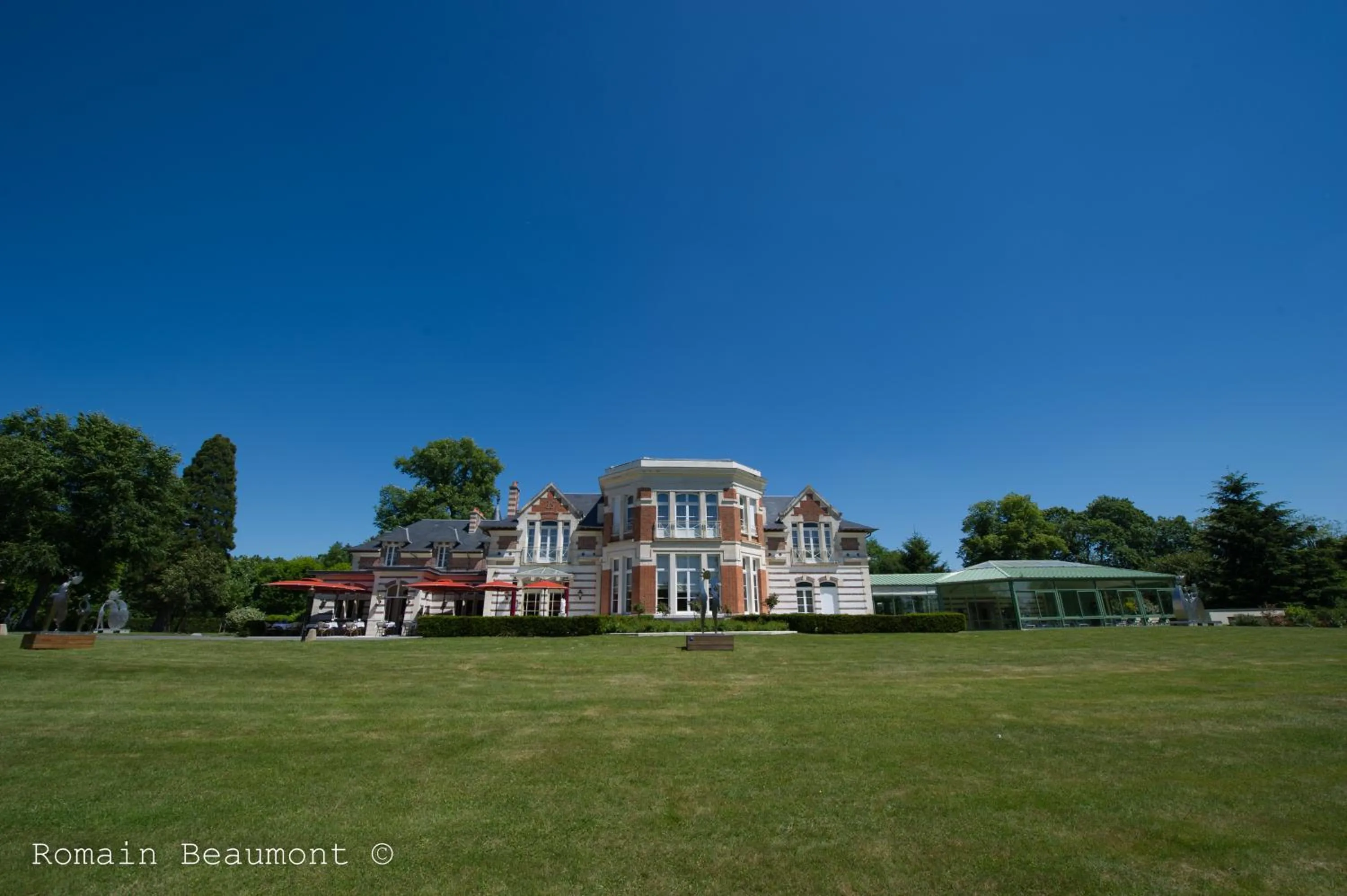 Text overlay in Le Domaine des Roches, Hotel & Spa