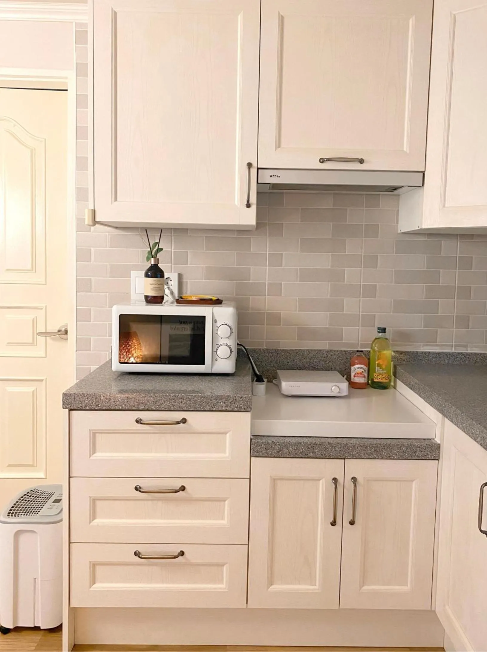 microwave in Stay in Here Wangsimni Seoul