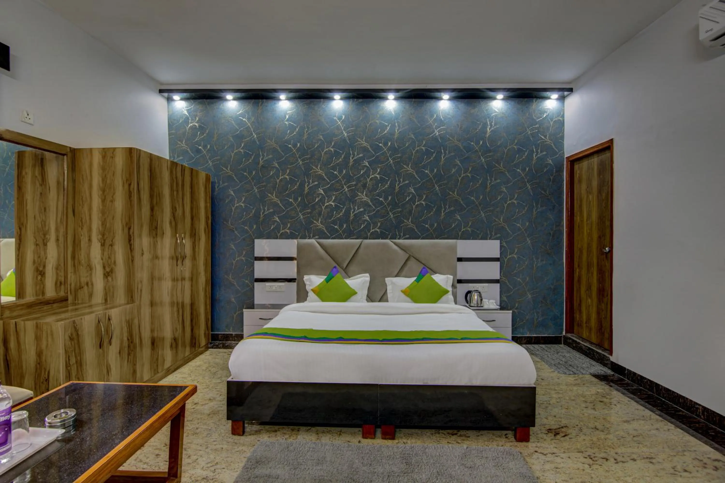Bedroom, Bed in Treebo Sai Village, Manesar