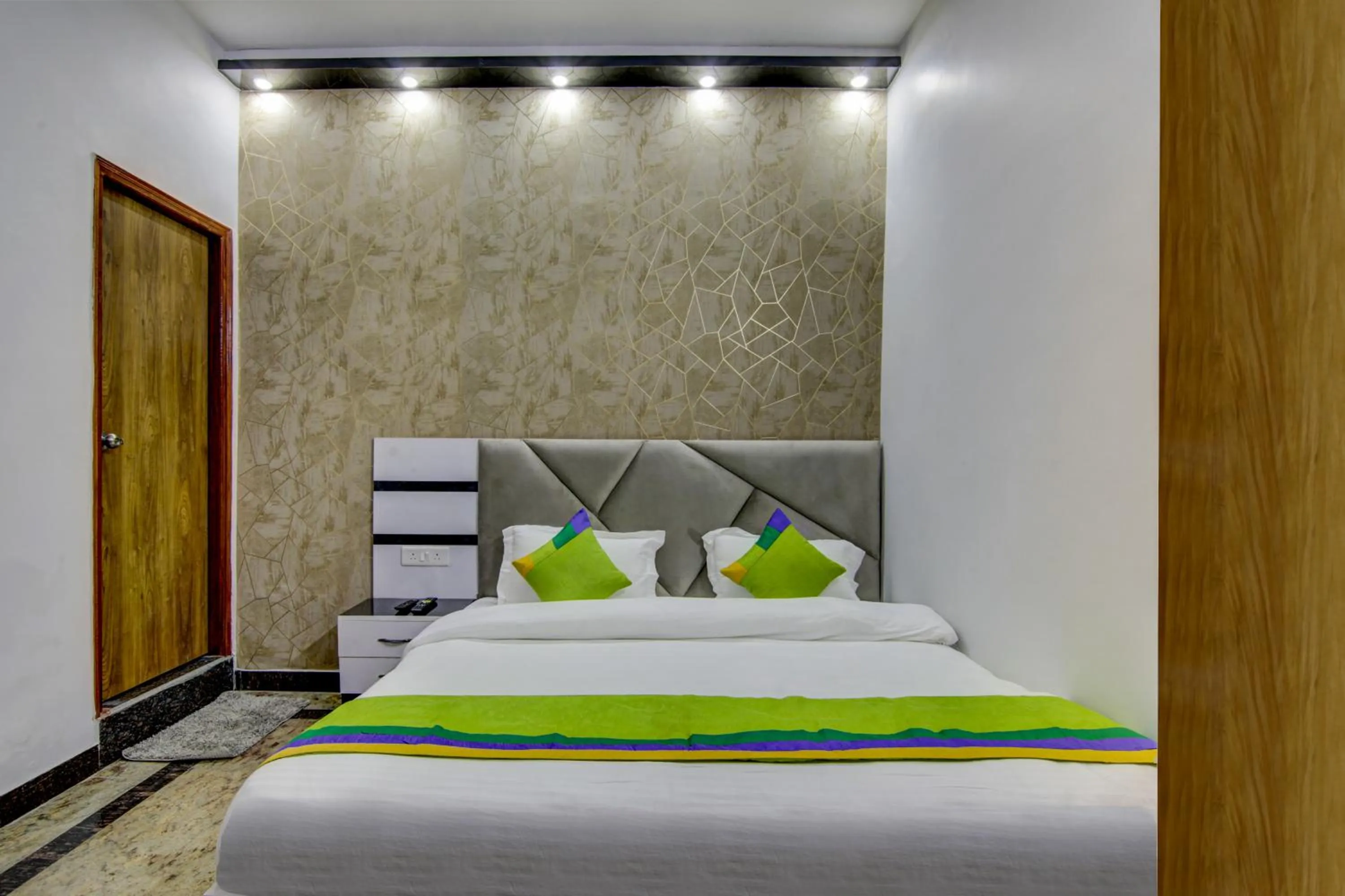 Bedroom, Bed in Treebo Sai Village, Manesar