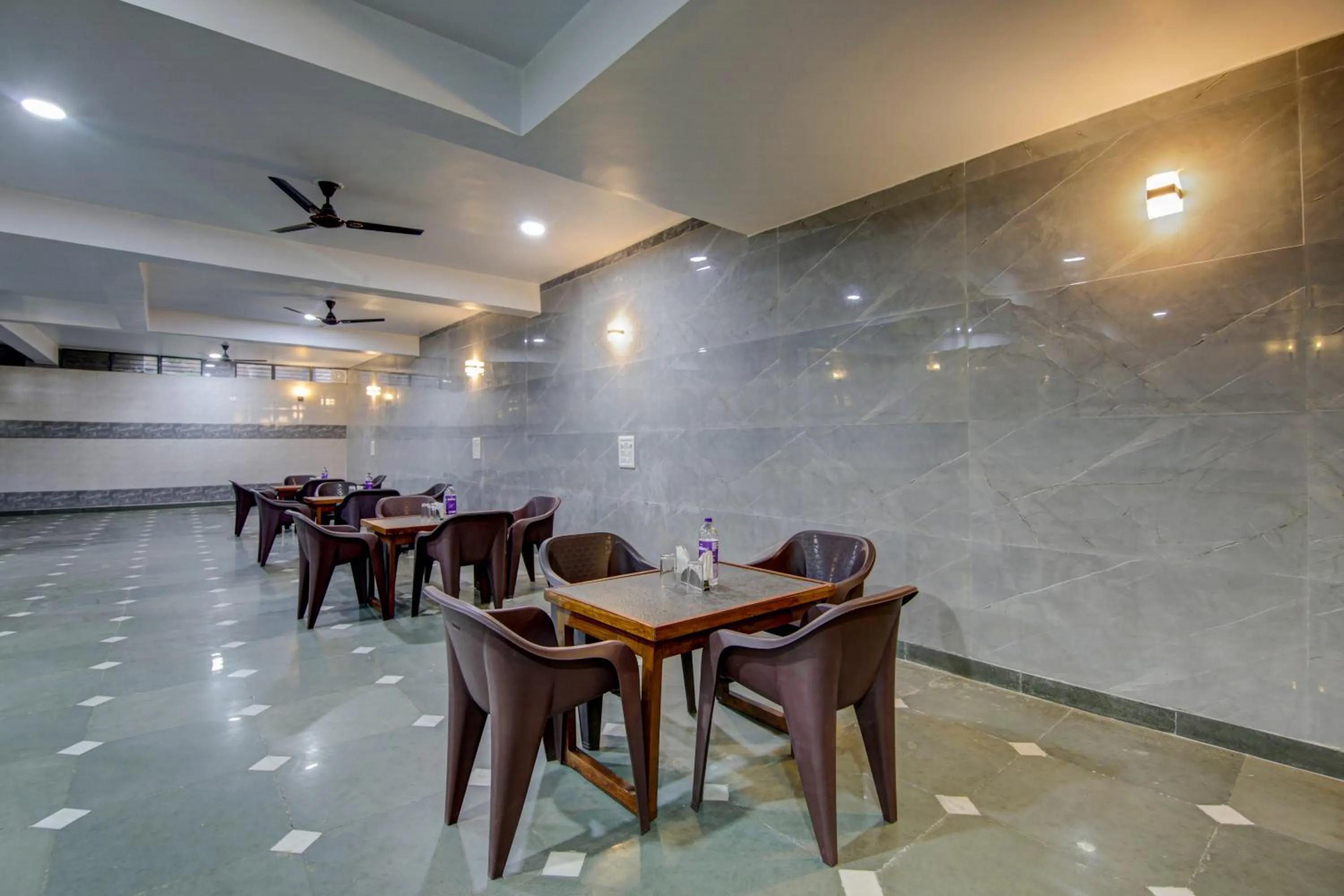 Restaurant/places to eat in Treebo Sai Village, Manesar