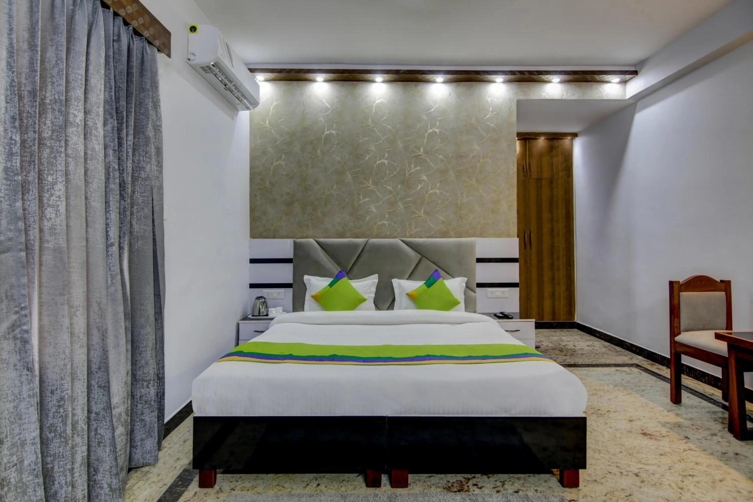 Bedroom, Bed in Treebo Sai Village, Manesar