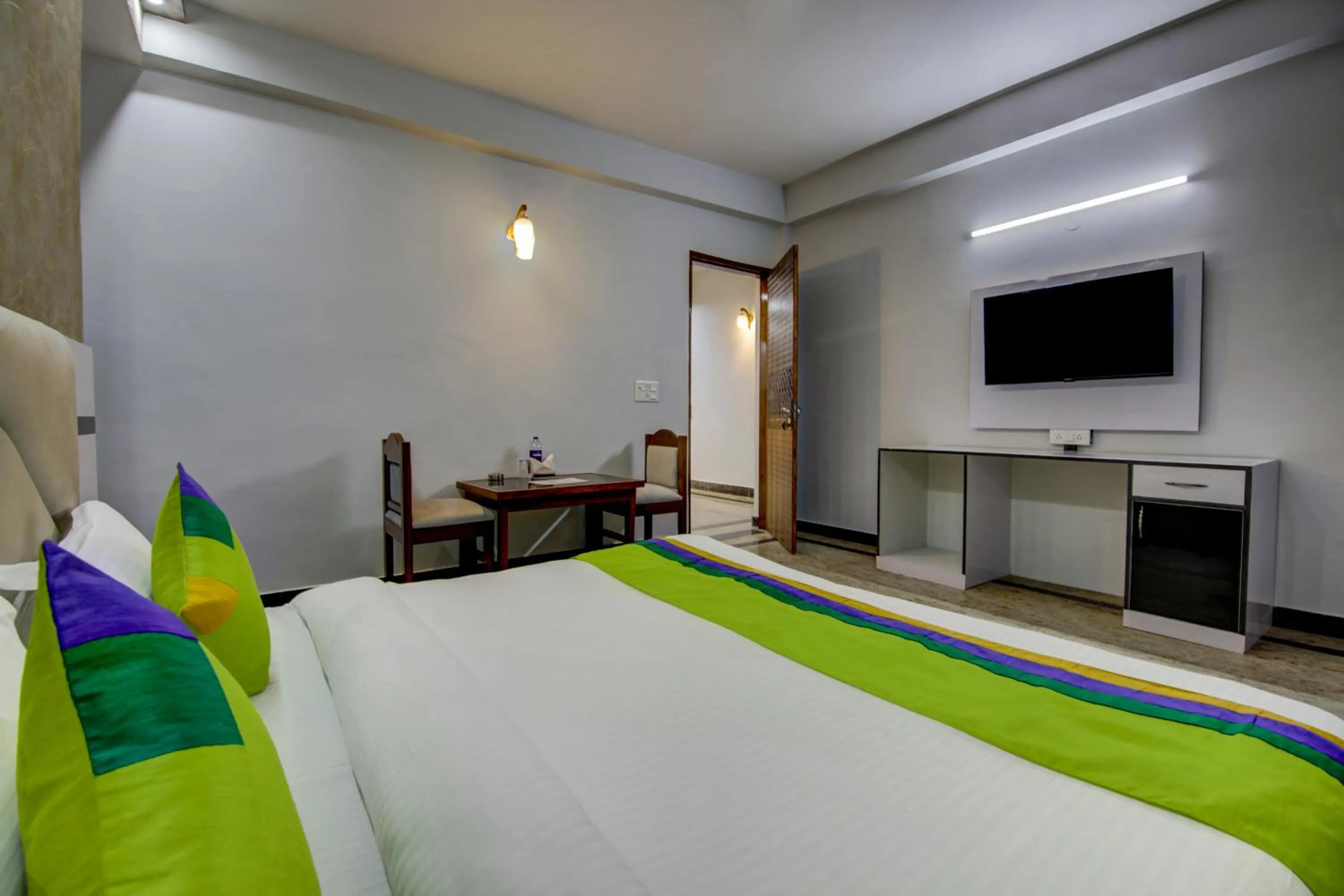 Bedroom, Bed in Treebo Sai Village, Manesar