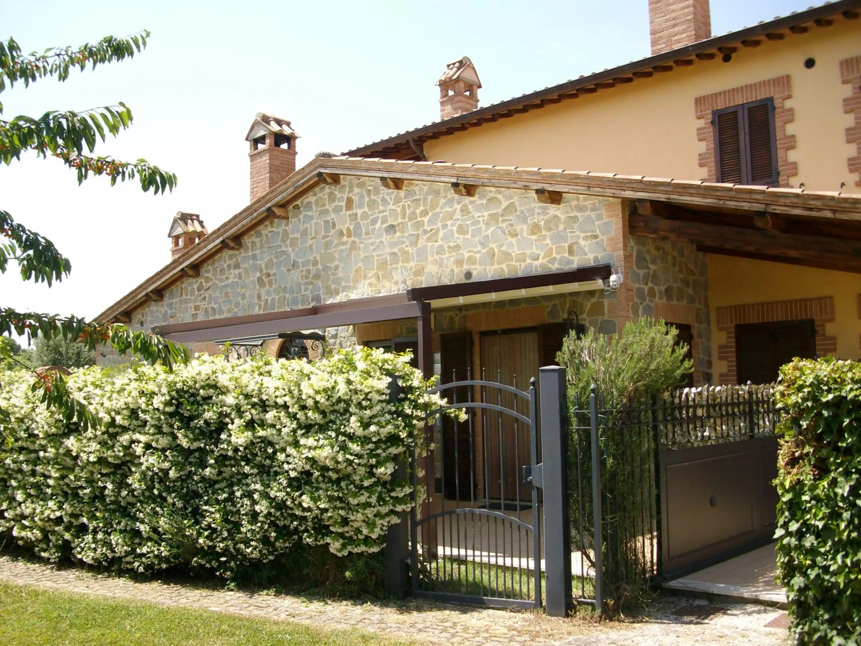 La Loggina Maxi con 2 giardini recintati privati
