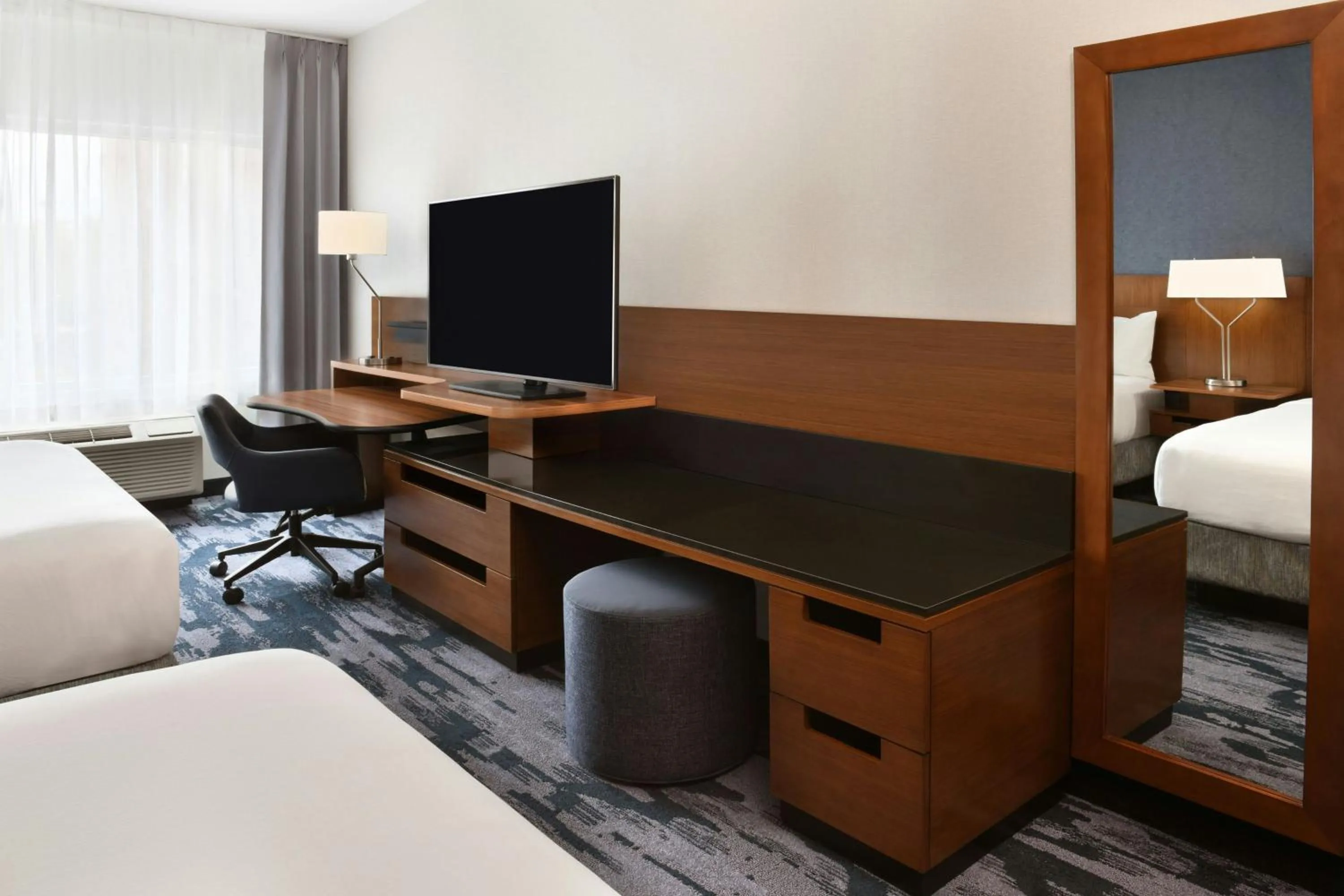 Photo of the whole room, Bed in Fairfield Inn & Suites by Marriott Calgary Downtown