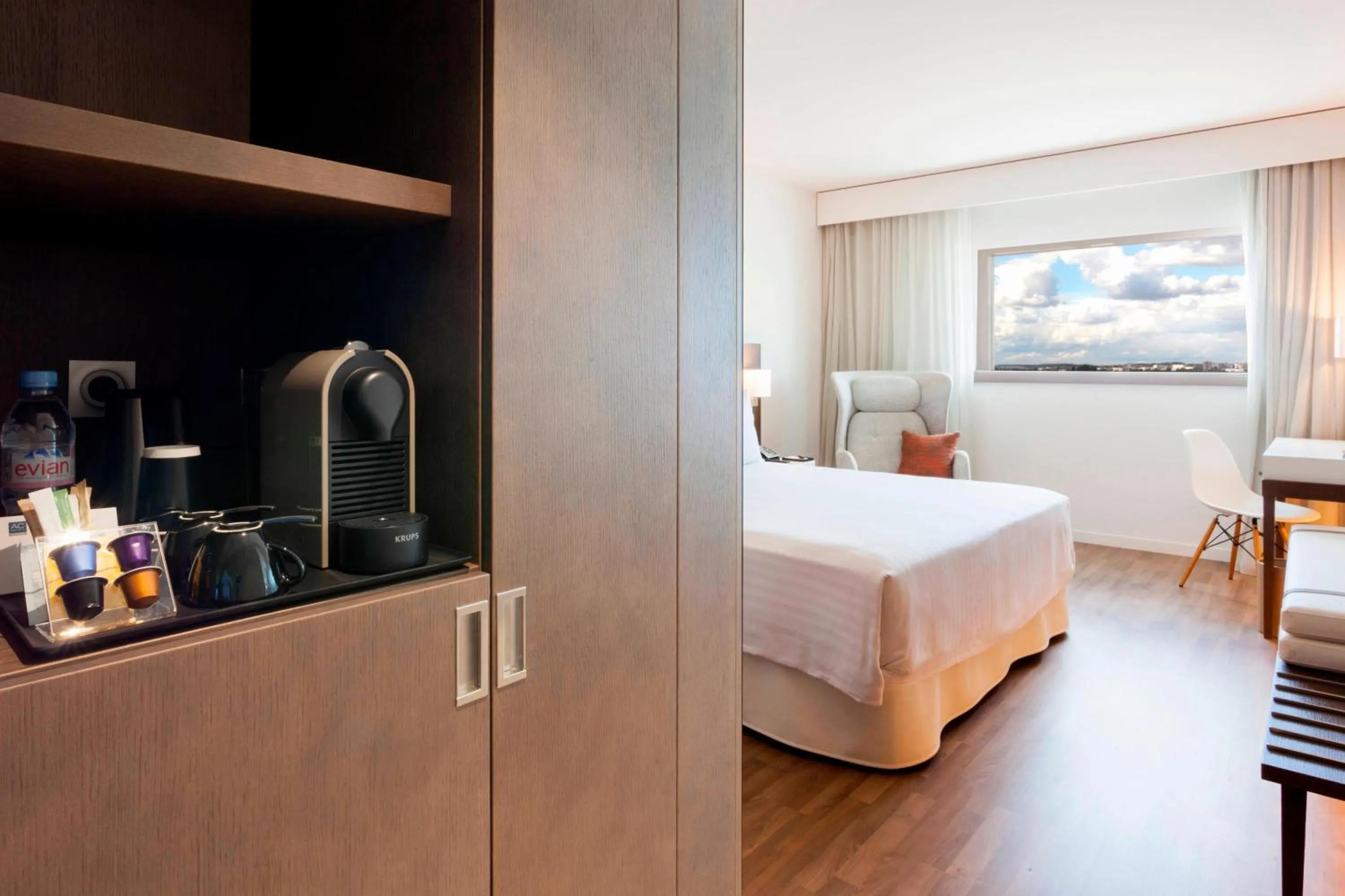 Photo of the whole room, Bed in AC Hotel by Marriott Paris Le Bourget Airport