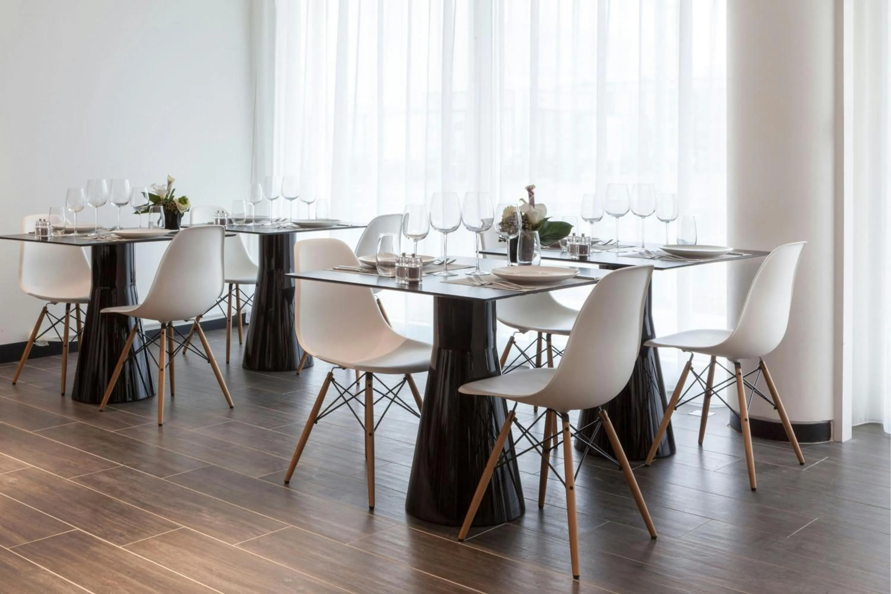 Restaurant/places to eat in AC Hotel by Marriott Paris Le Bourget Airport