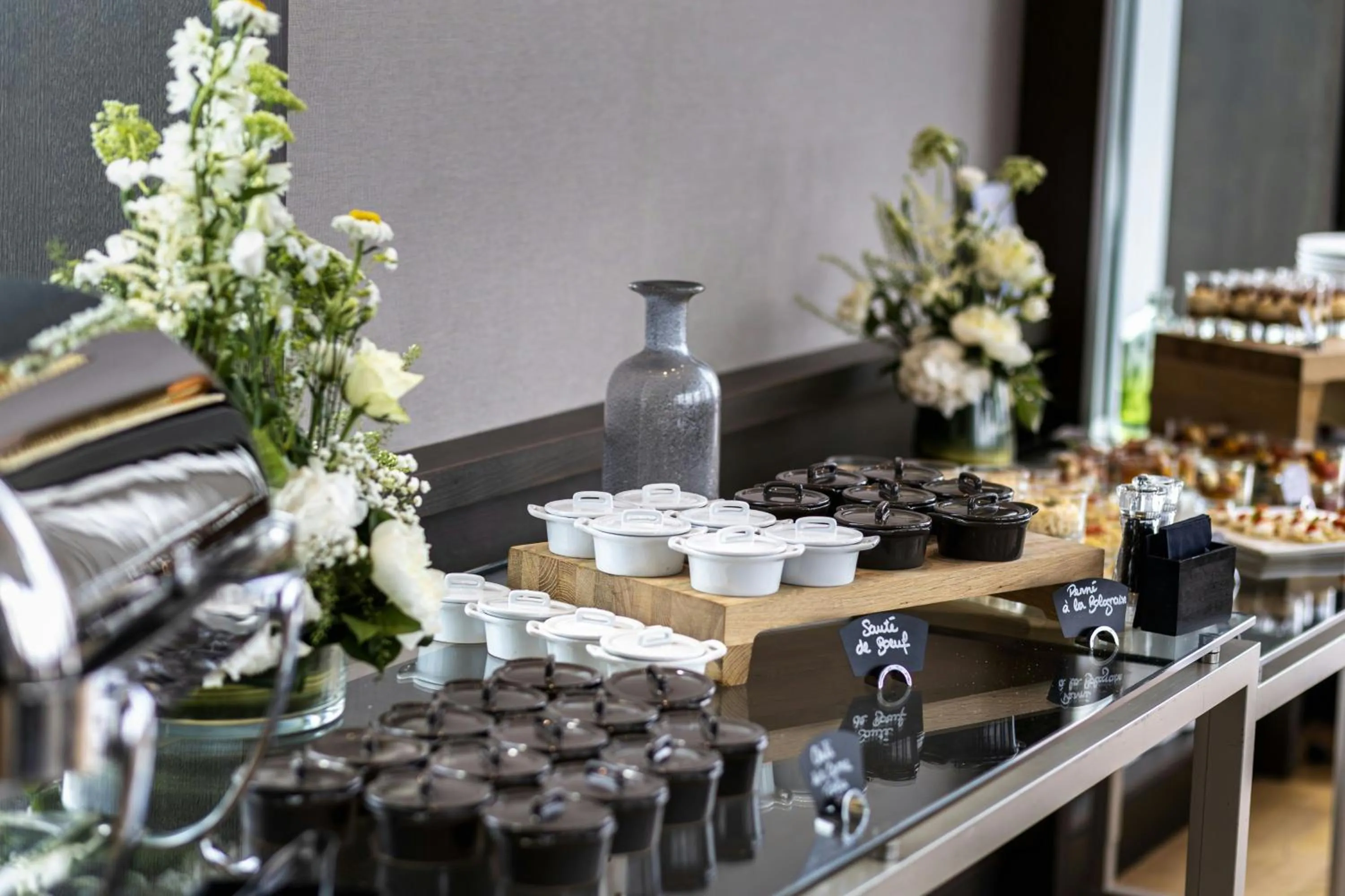 Lounge or bar in AC Hotel by Marriott Paris Le Bourget Airport