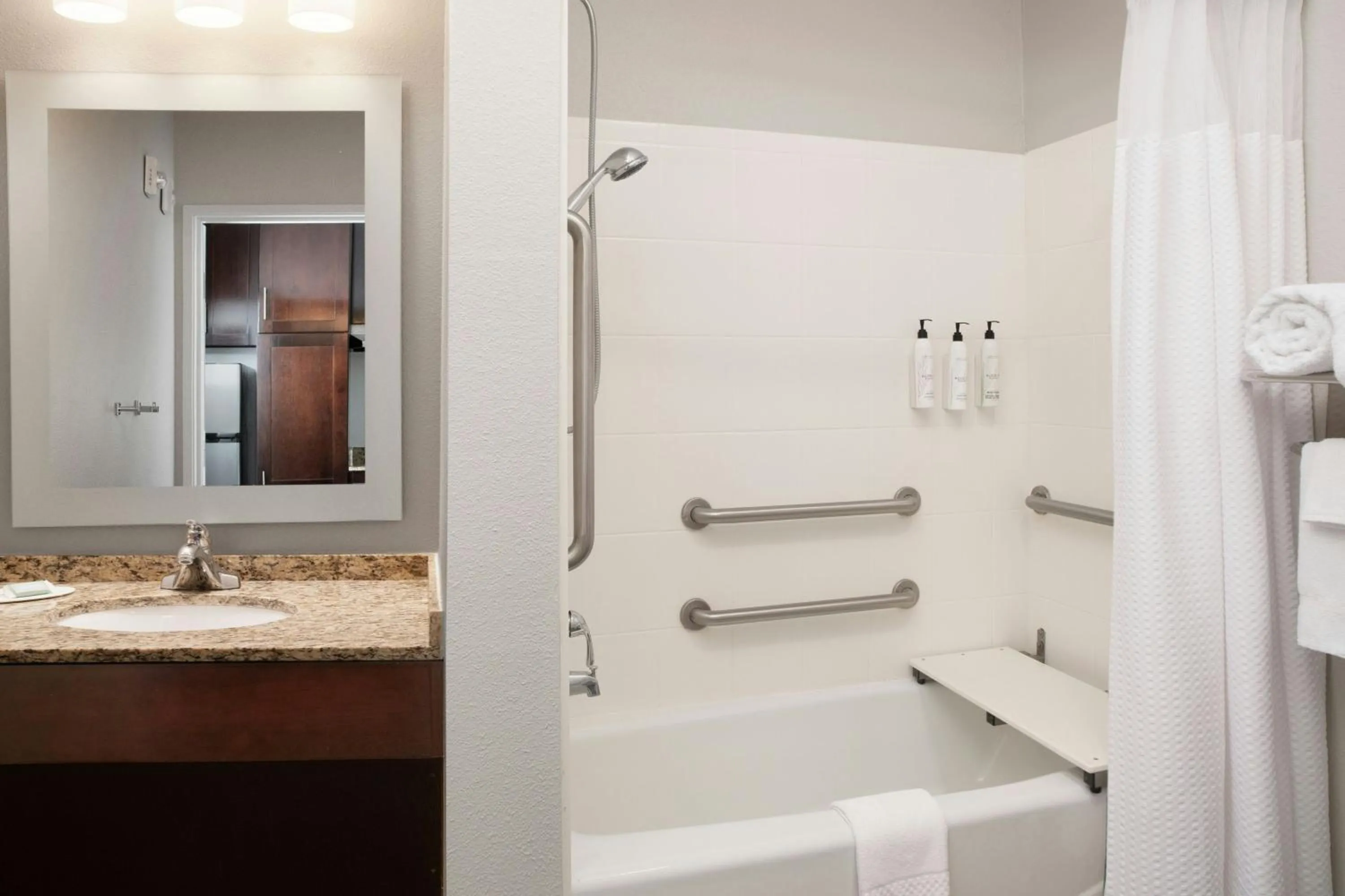 Bathroom in TownePlace Suites by Marriott Laredo