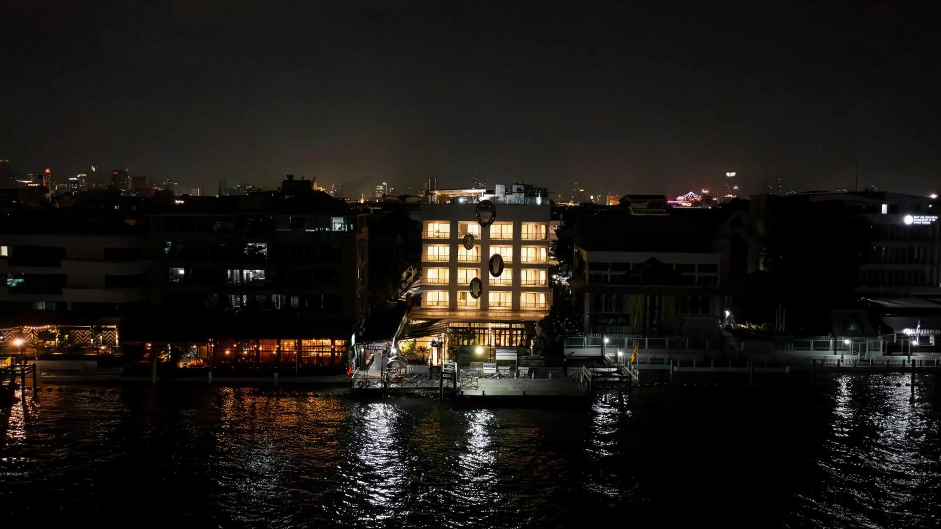 Property building in The StandardX, Bangkok Phra Arthit